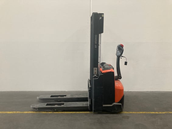 Elektrischer Hochhubwagen Toyota SWE100 (BJ: 2023)