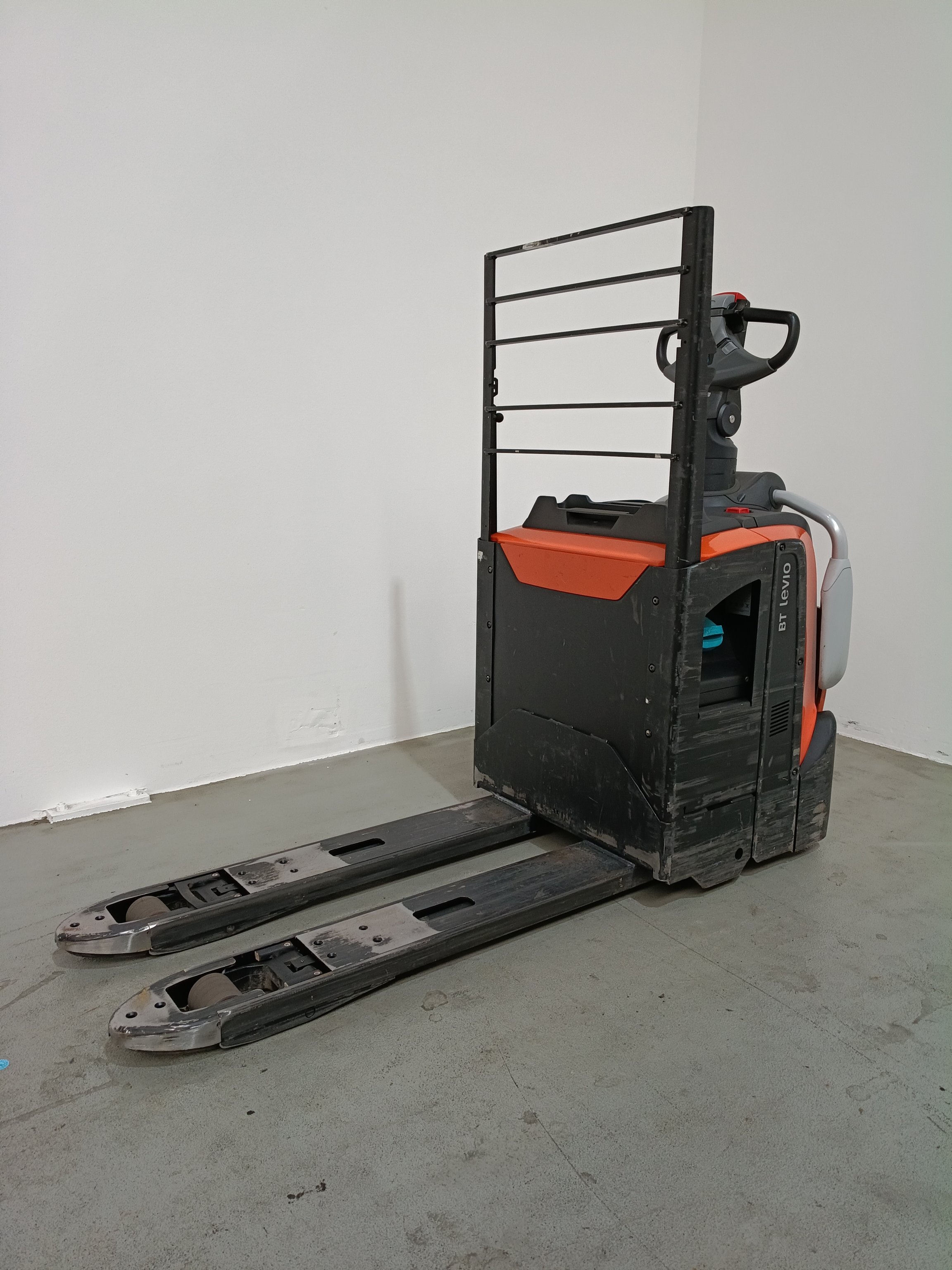 Elektrischer Niederhubwagen Toyota LPE200 (BJ: 2022)