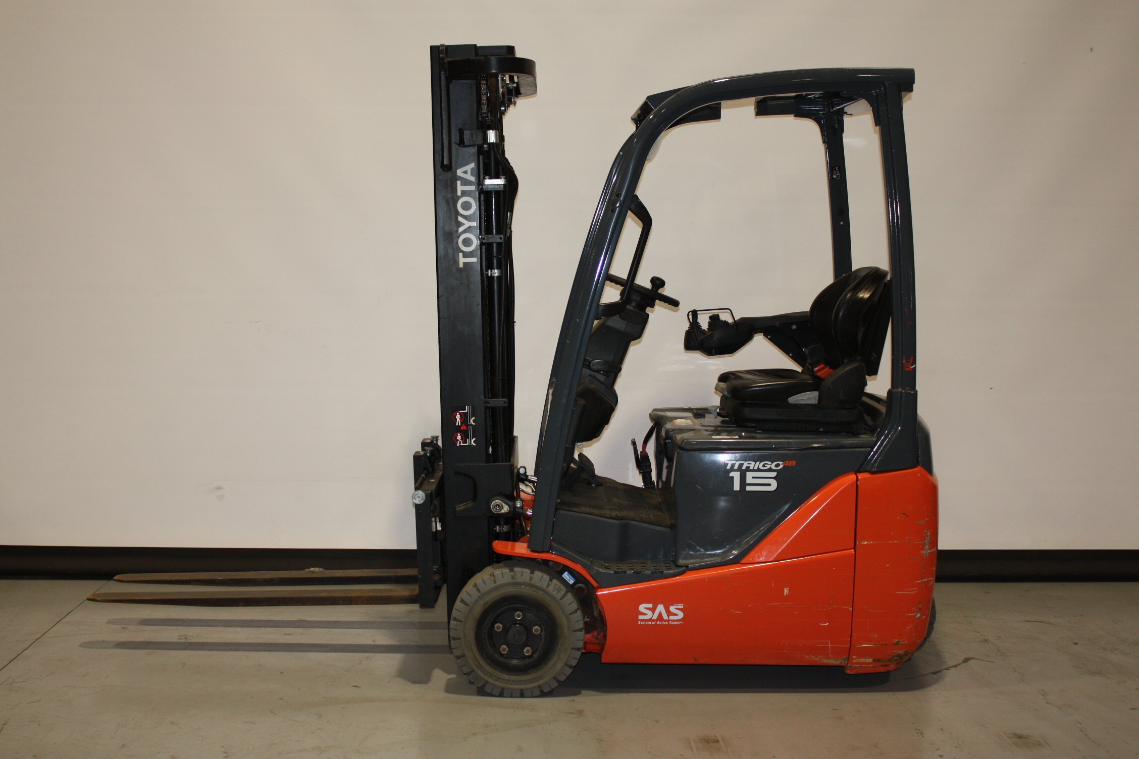 Elektro 3 Rad-Stapler Toyota 8FBE15T (BJ: 2023)