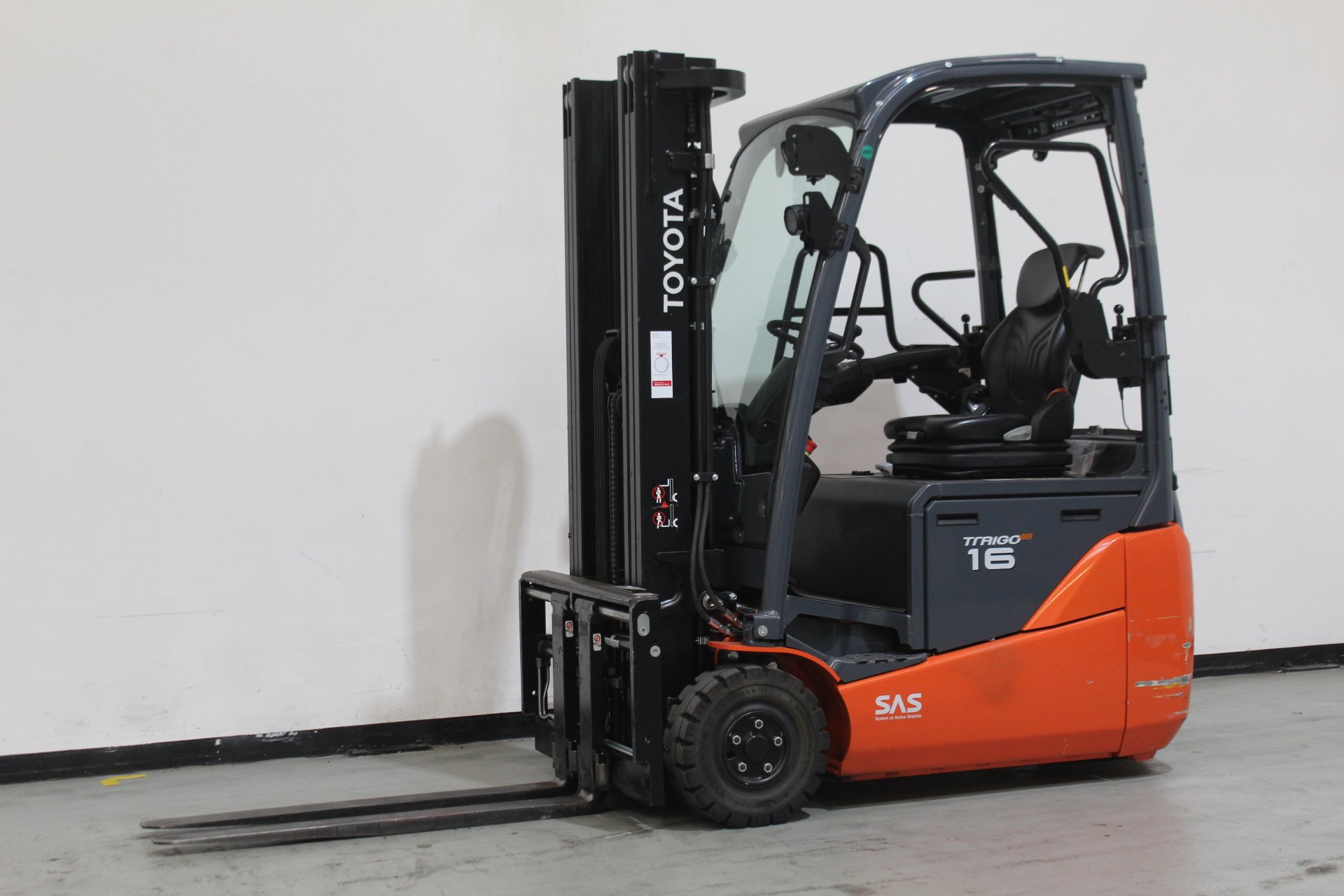 Elektro 3 Rad-Stapler Toyota 8FBEK16T (BJ: 2023)