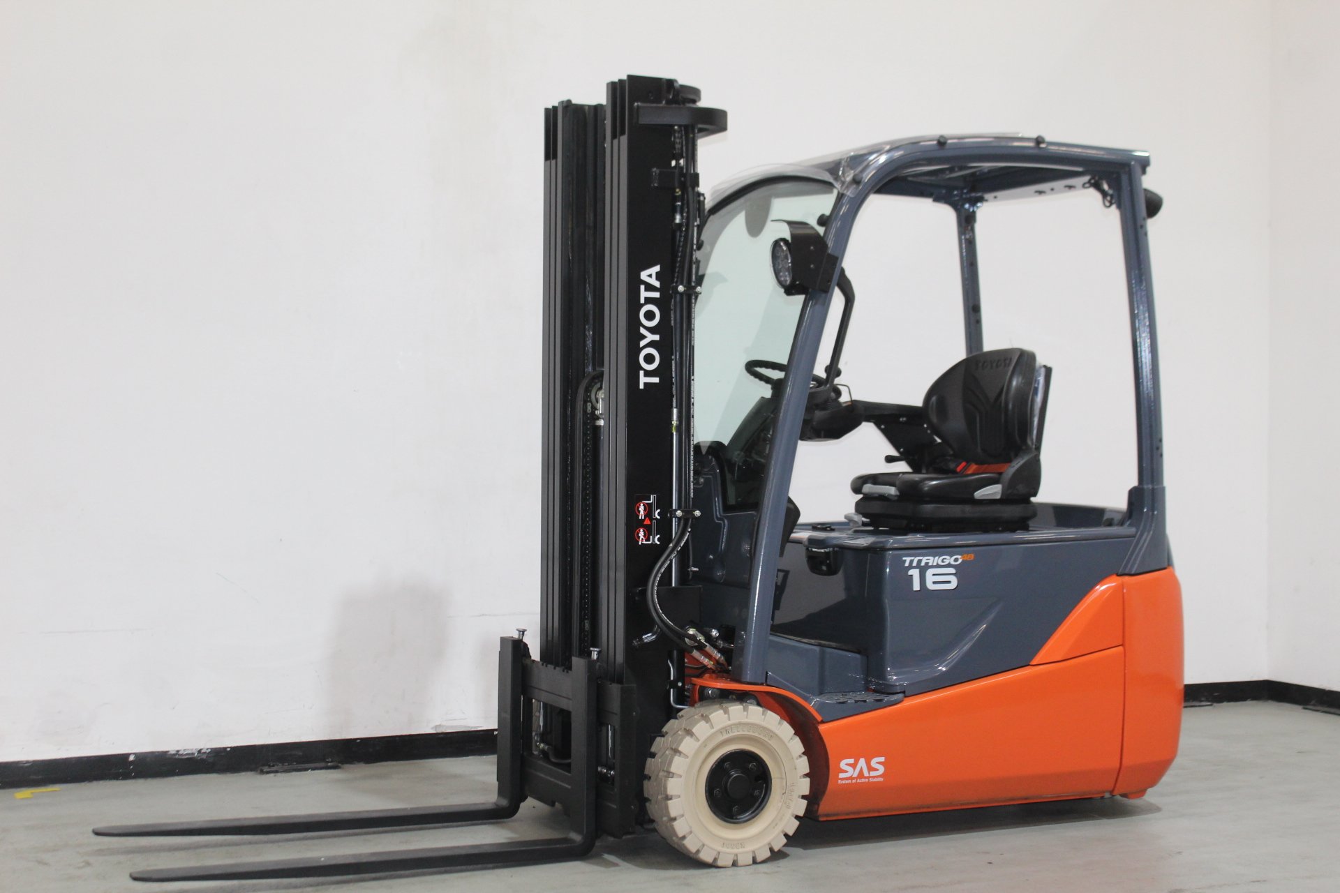 Elektro 3 Rad-Stapler Toyota 8FBE16T (BJ: 2023)