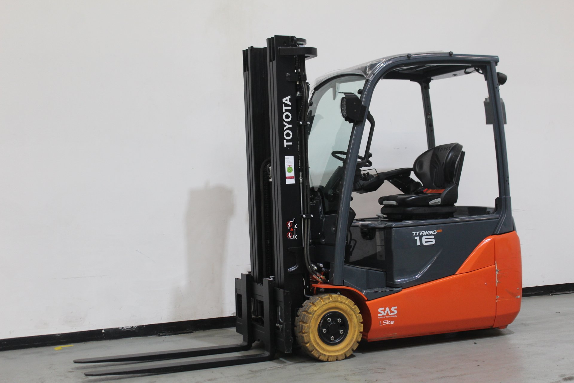 Elektro 3 Rad-Stapler Toyota 8FBE16T (BJ: 2023)