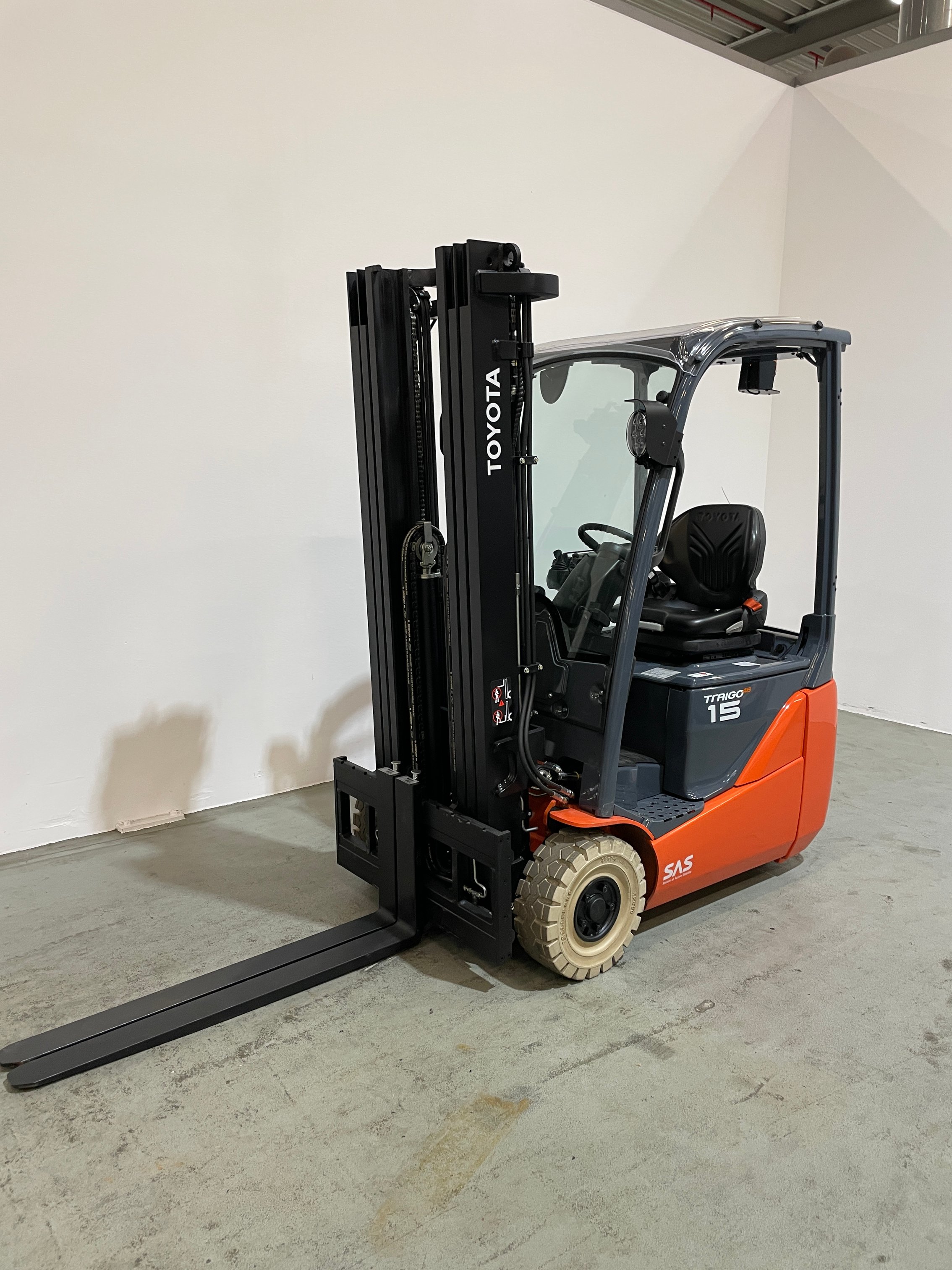 Elektro 3 Rad-Stapler Toyota 8FBE15T (BJ: 2023)