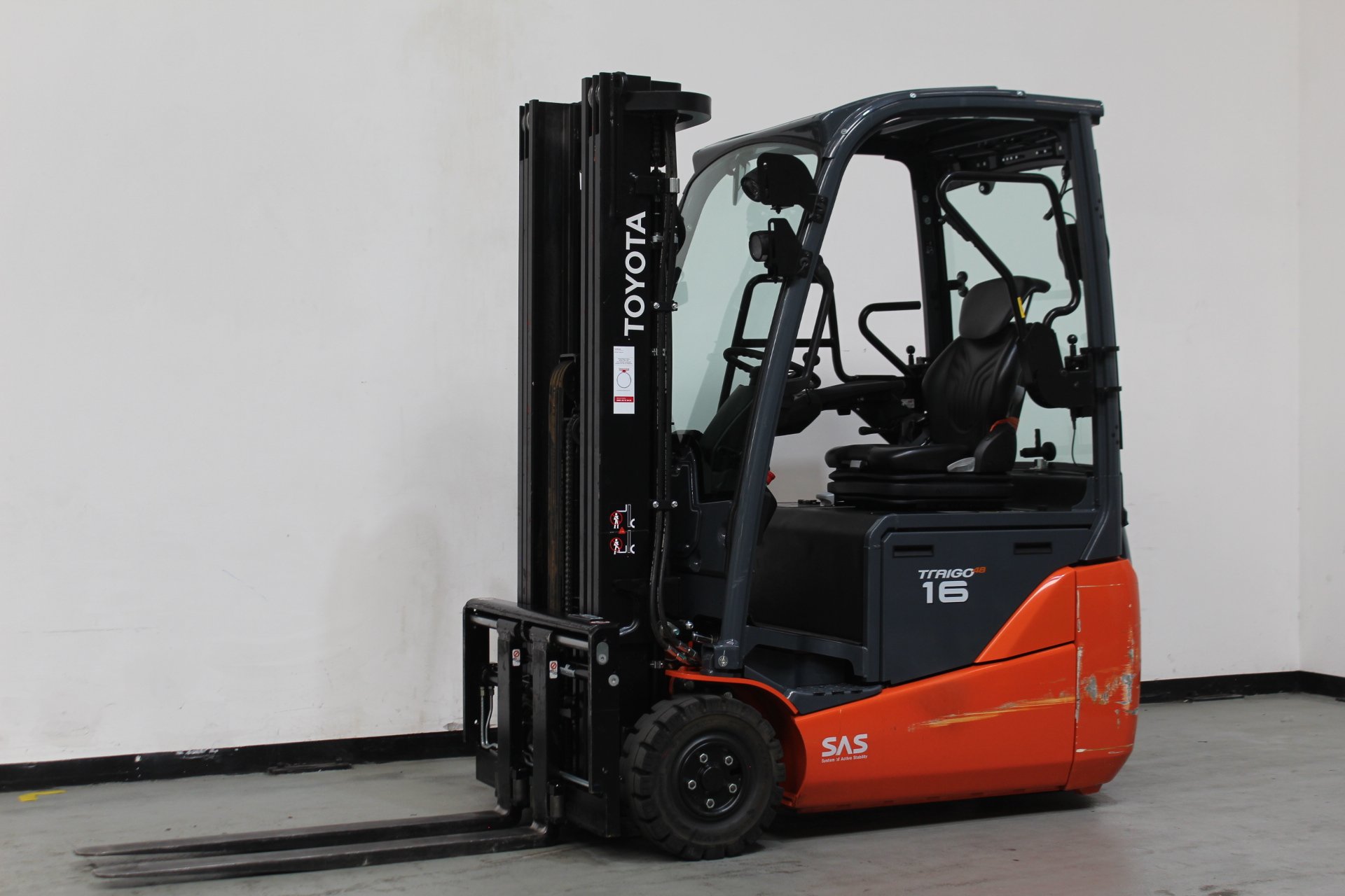 Elektro 3 Rad-Stapler Toyota 8FBEK16T (BJ: 2023)