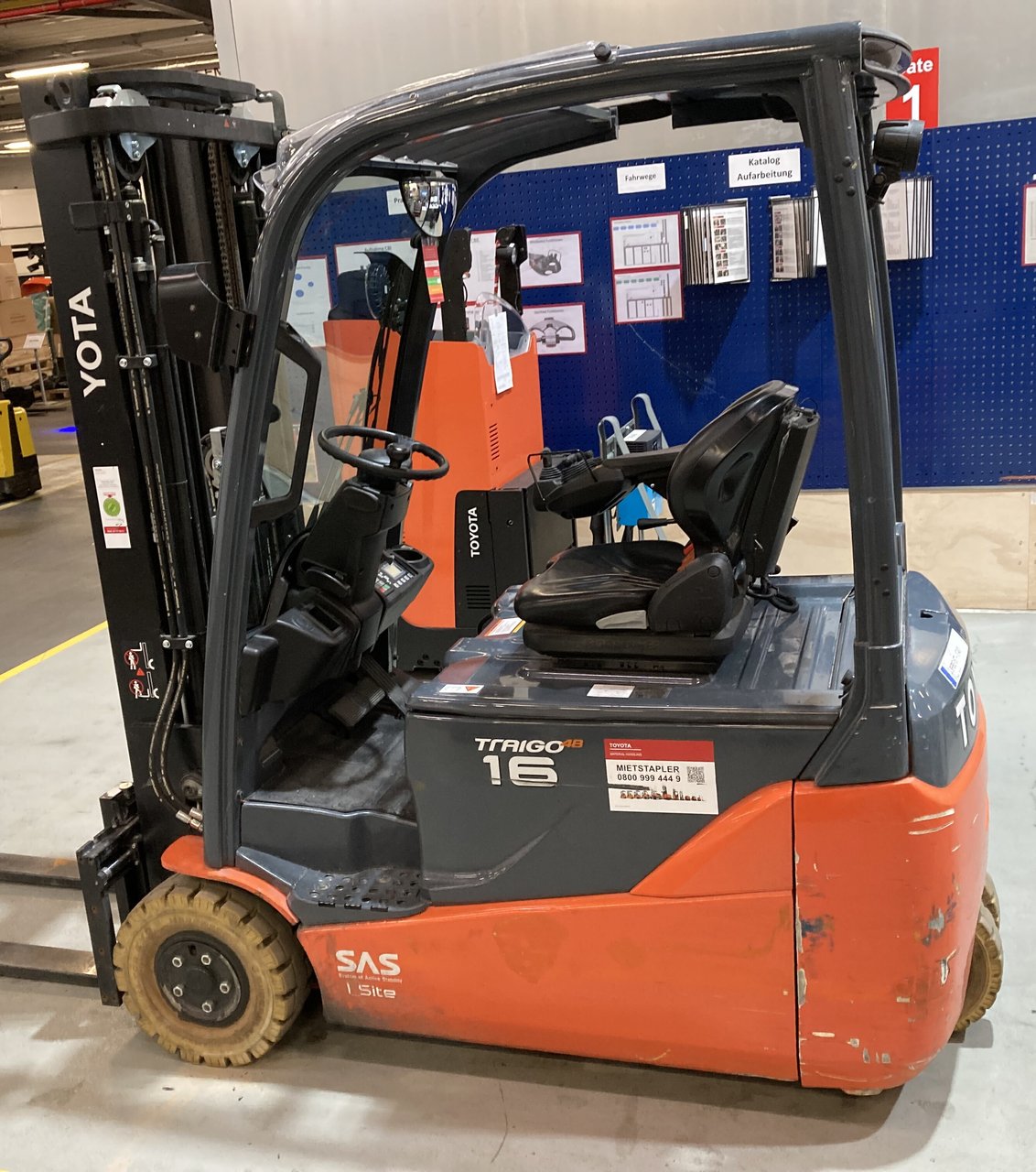 Elektro 3 Rad-Stapler Toyota 8FBE16T (BJ: 2023)