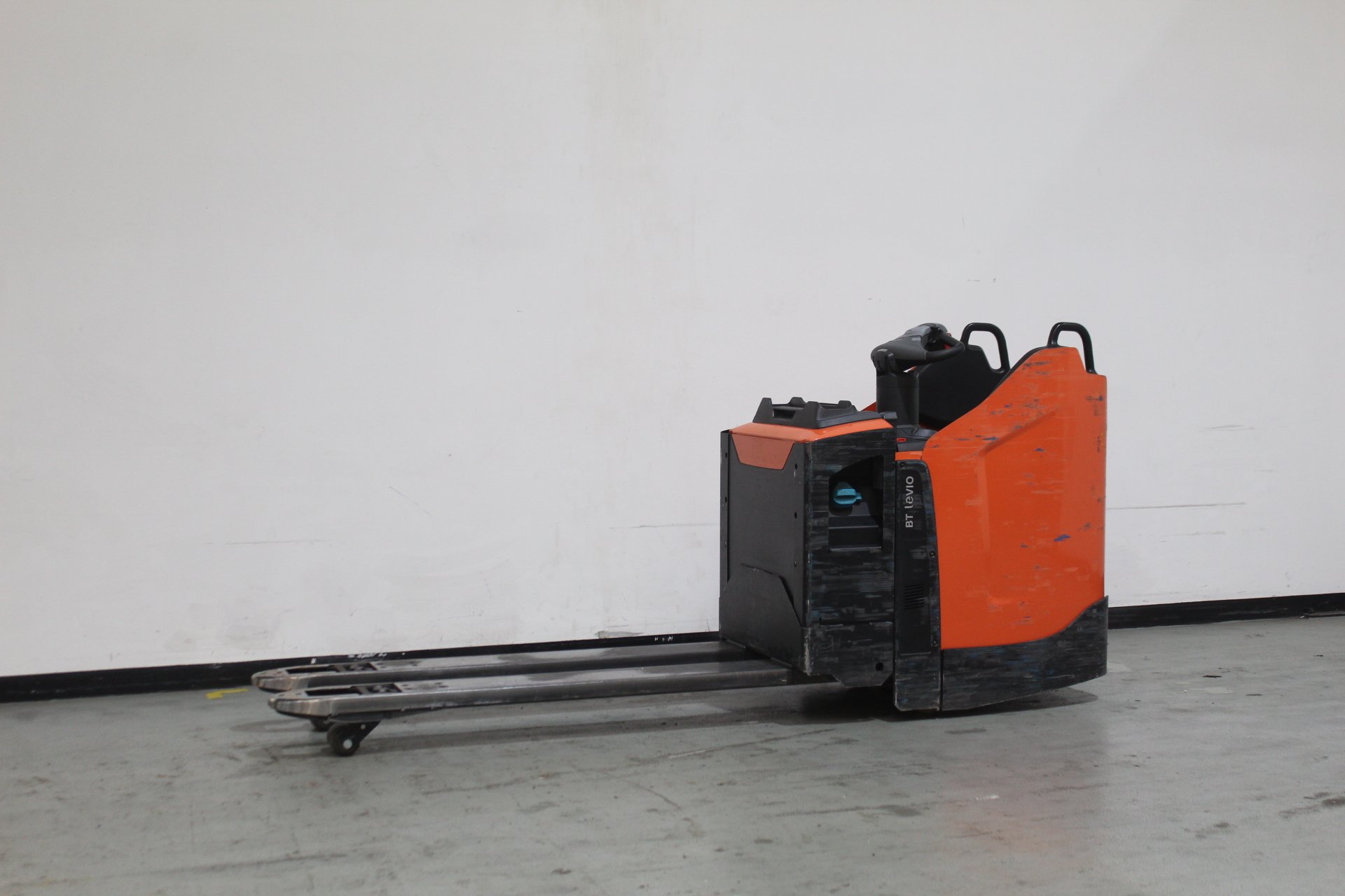 Elektrischer Niederhubwagen Toyota LPE250 (BJ: 2023)