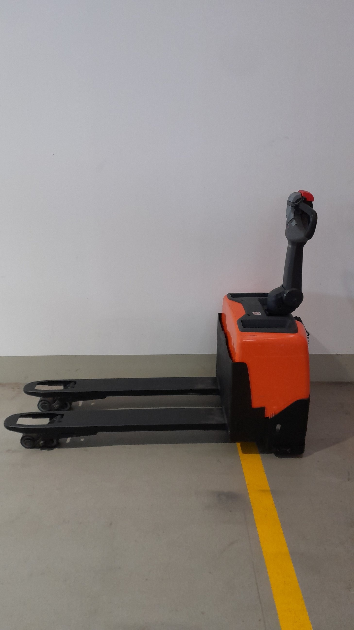 Elektrischer Niederhubwagen Toyota LWE130 (BJ: 2023)