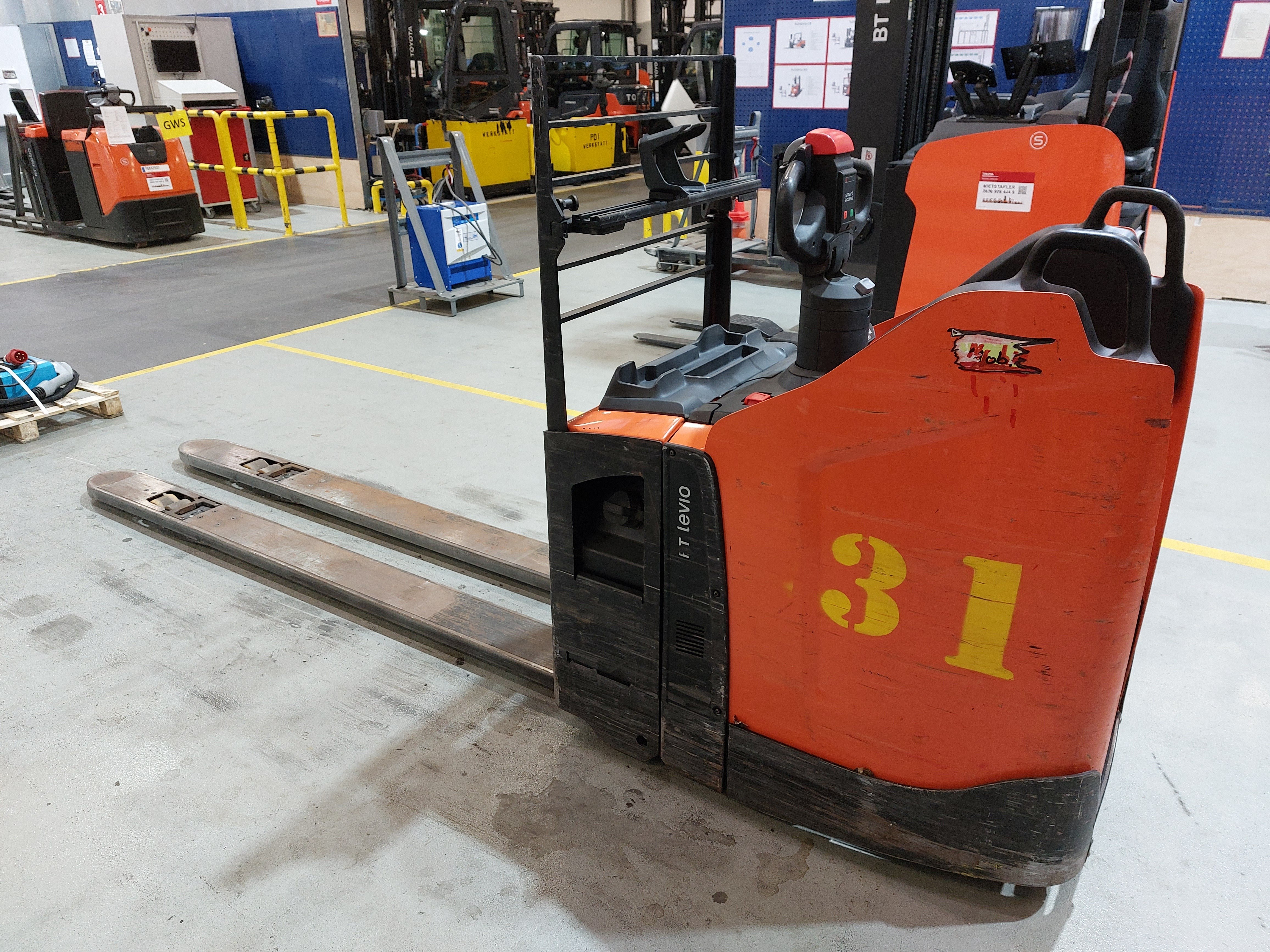 Elektrischer Niederhubwagen Toyota LPE250 (BJ: 2023)