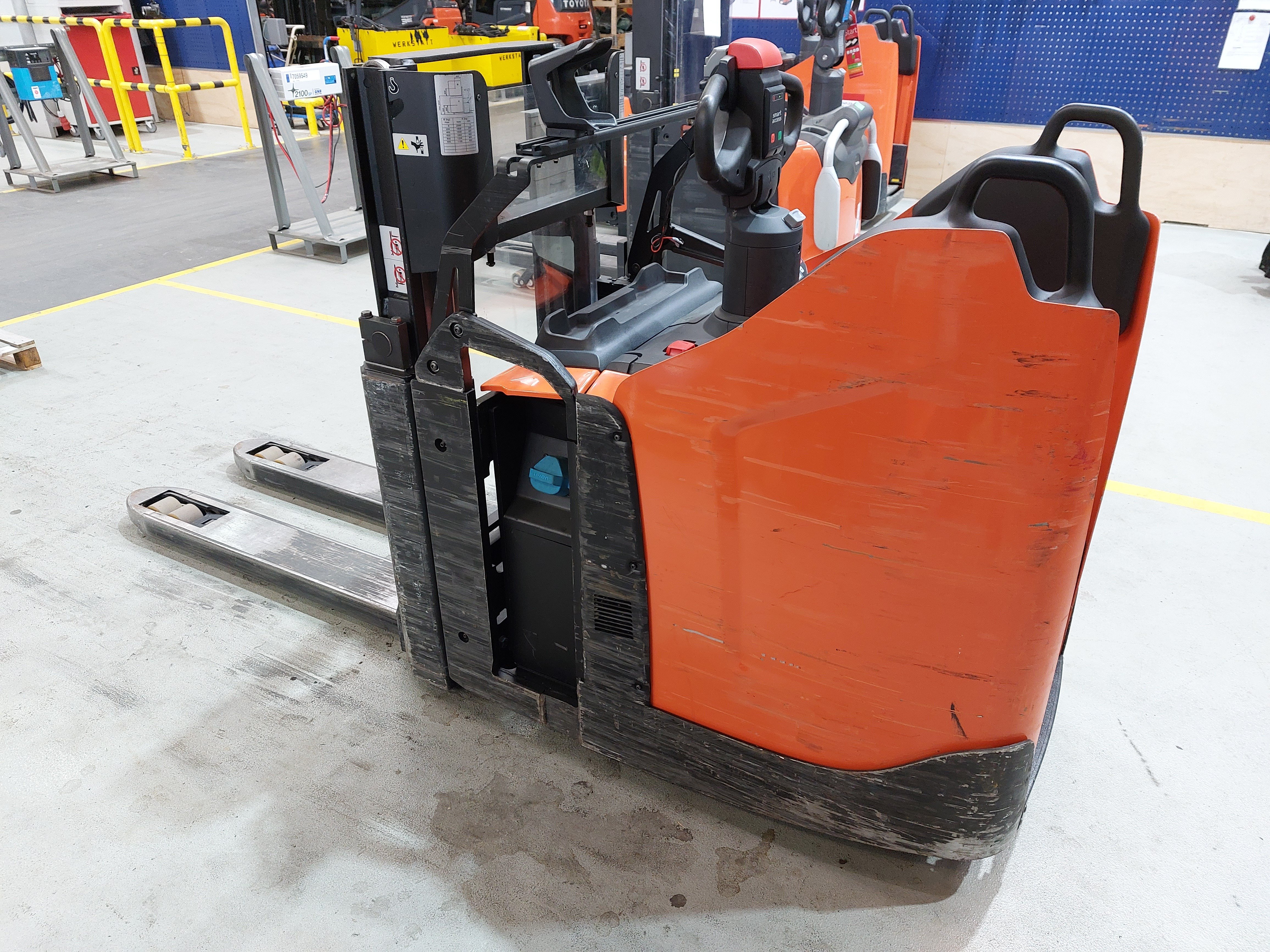 Elektrischer Hochhubwagen Toyota SPE200D (BJ: 2024)