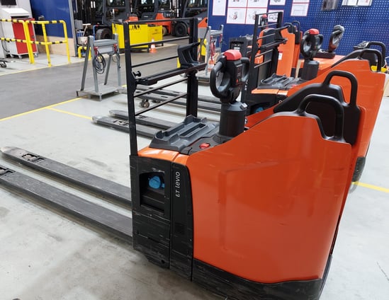 Elektrischer Niederhubwagen Toyota LPE250 (BJ: 2023)