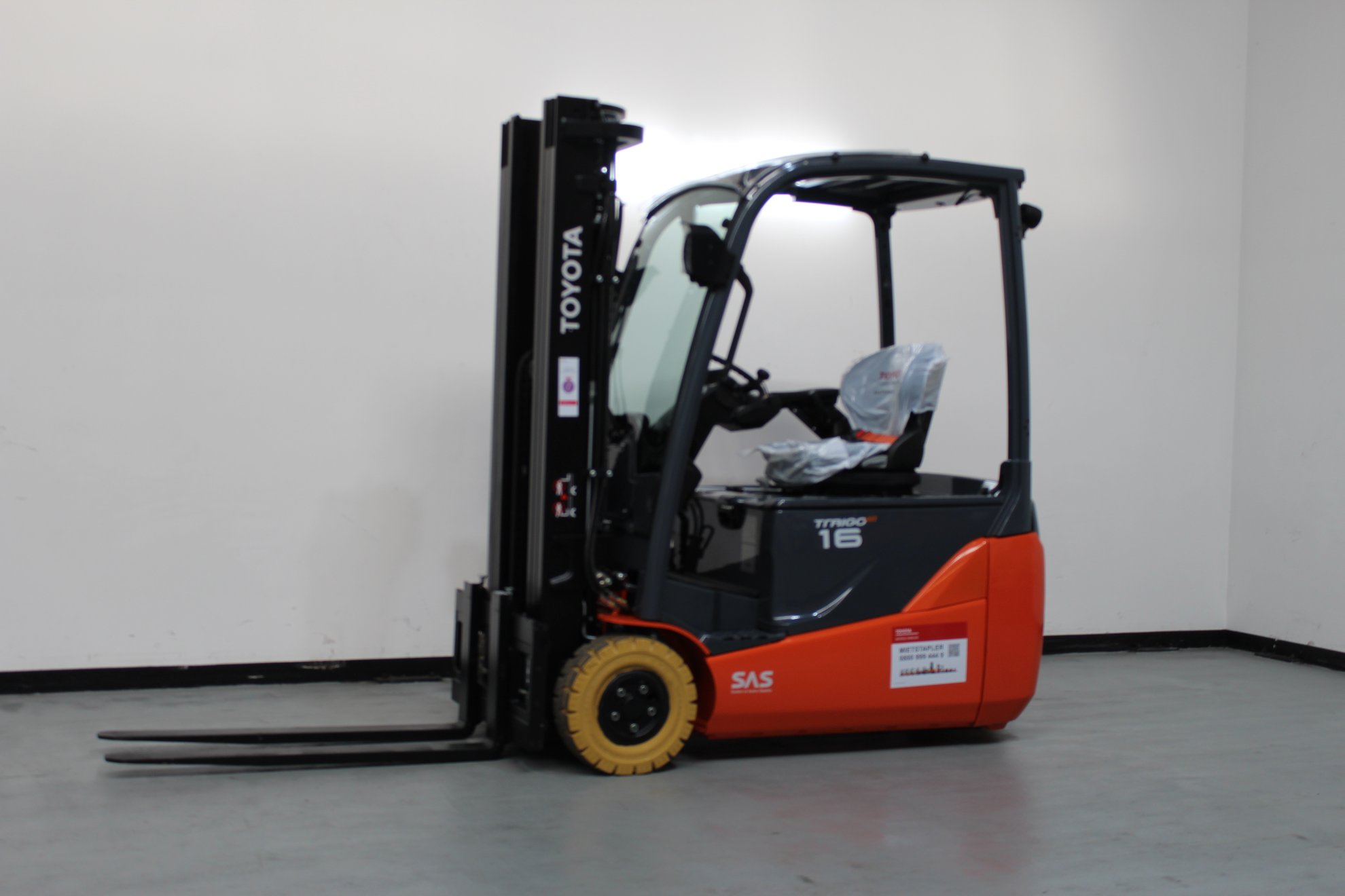 Elektro 3 Rad-Stapler Toyota 8FBE16T (BJ: 2023)