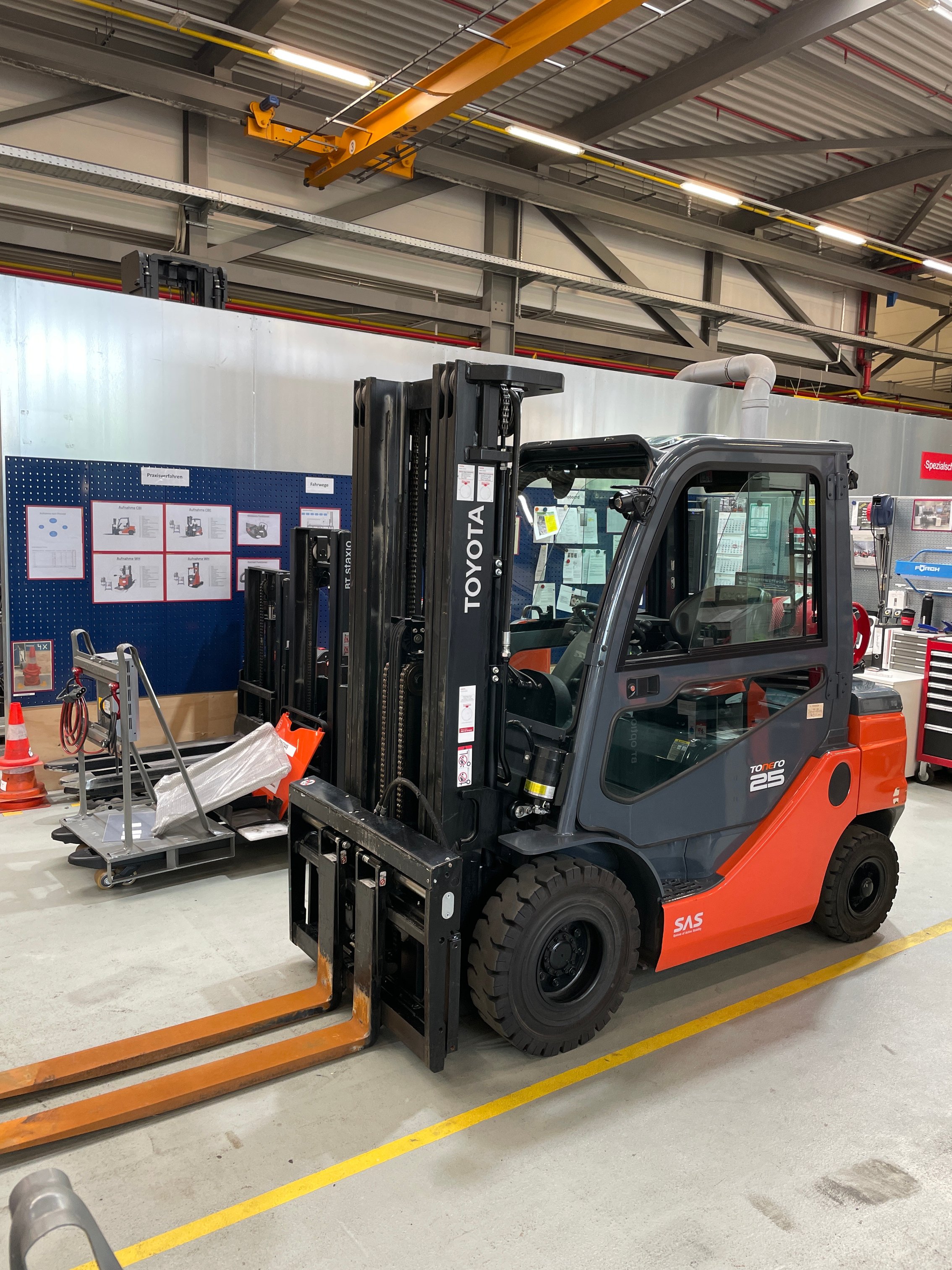 Treibgasstapler Toyota 02-8FGF25 (BJ: 2023)