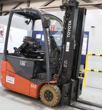 Elektro 3 Rad-Stapler Toyota 8FBE16T (BJ: 2023)