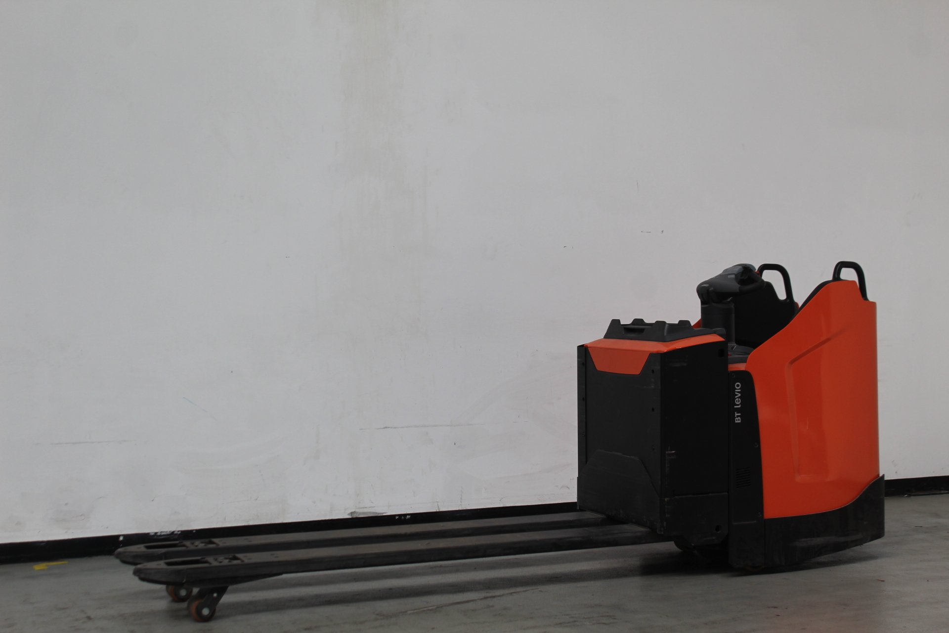 Elektrischer Niederhubwagen Toyota LPE200 (BJ: 2023)