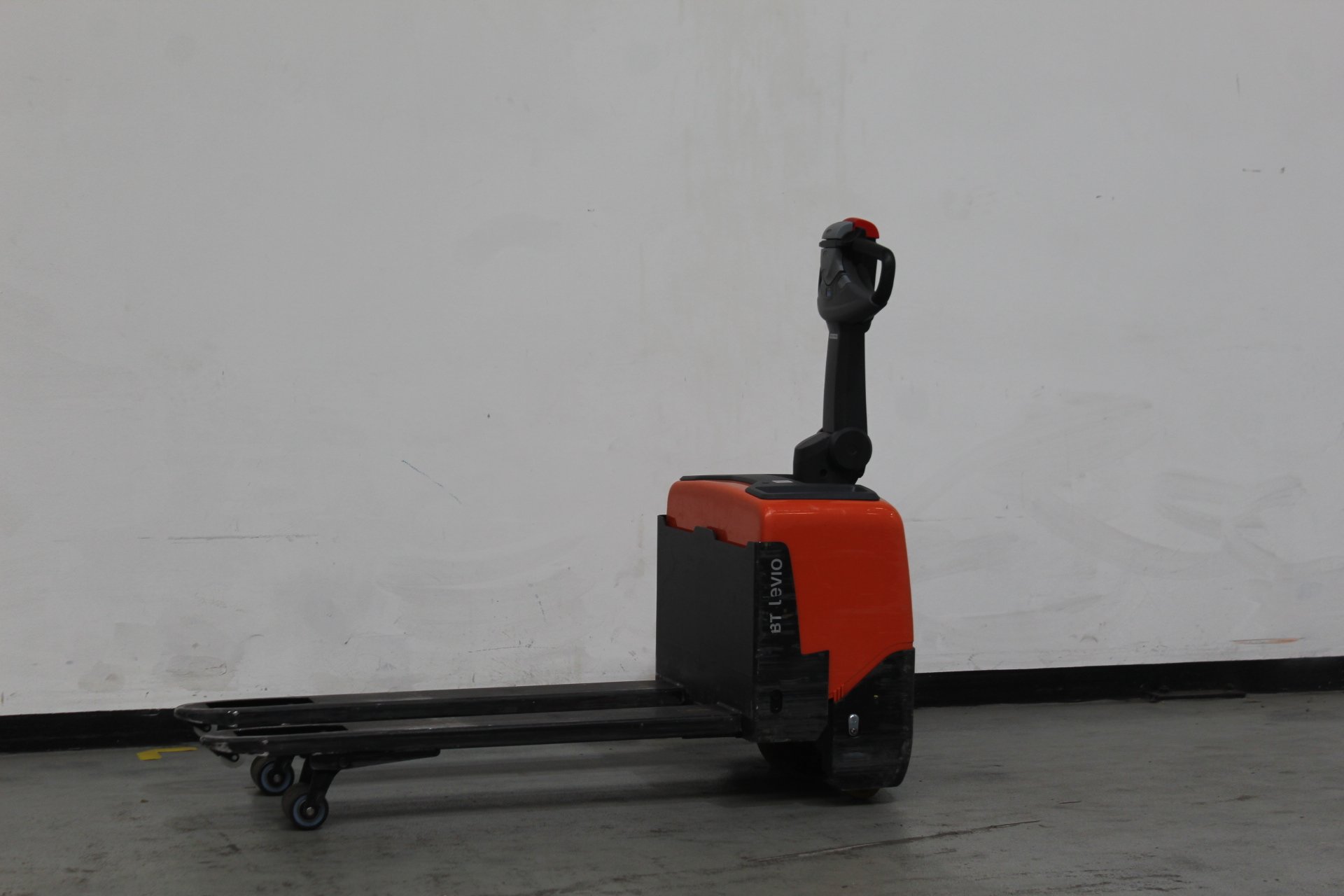 Elektrischer Niederhubwagen Toyota LWE130 (BJ: 2024)