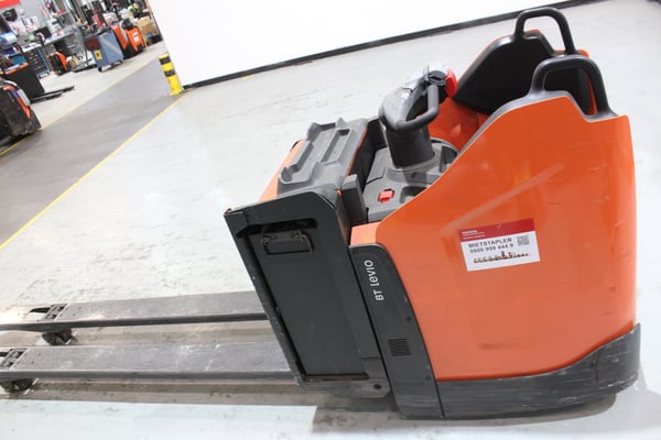 Elektrischer Niederhubwagen Toyota LPE220 (BJ: 2024)