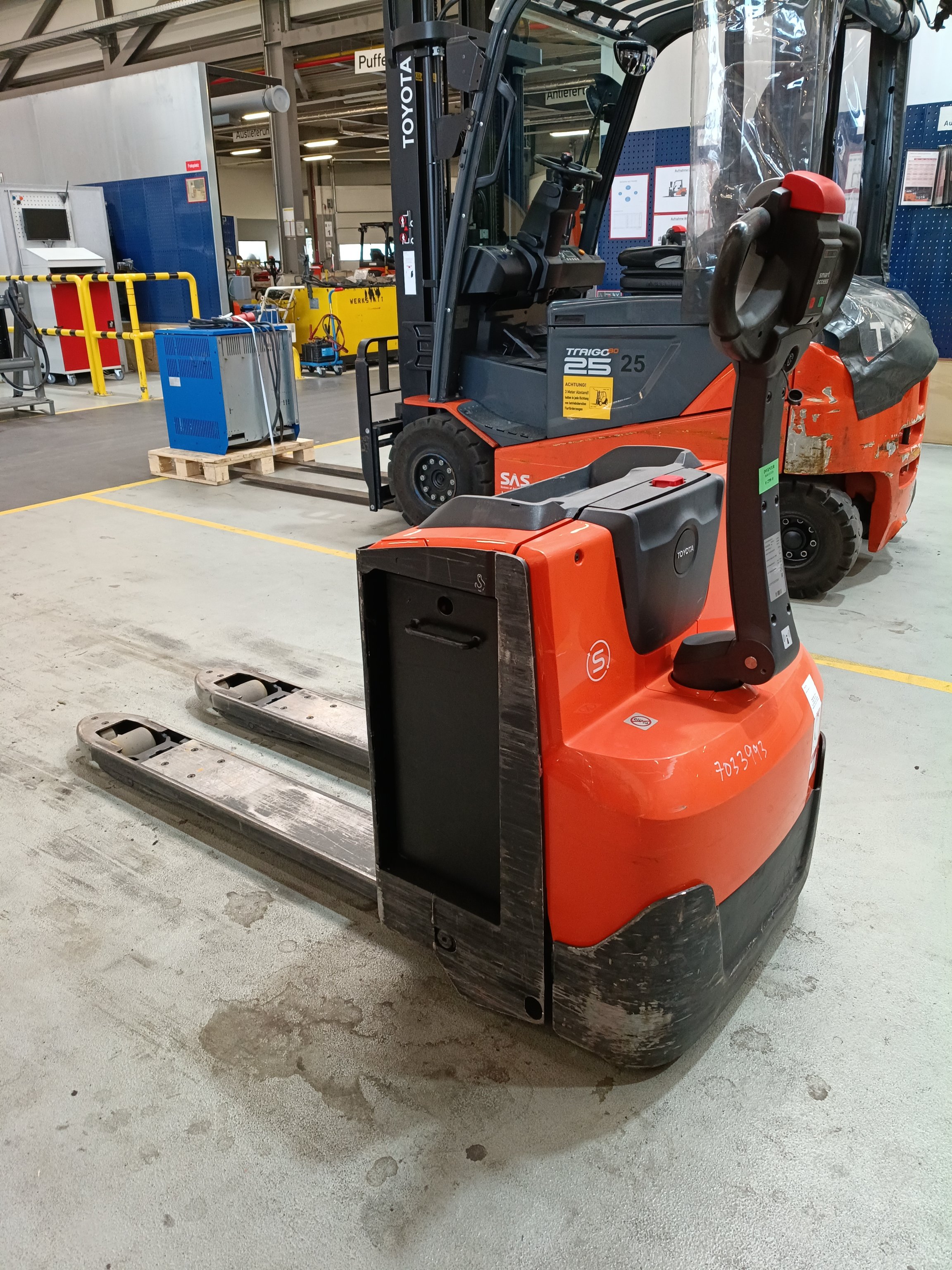 Elektrischer Niederhubwagen Toyota LWE200 (BJ: 2024)