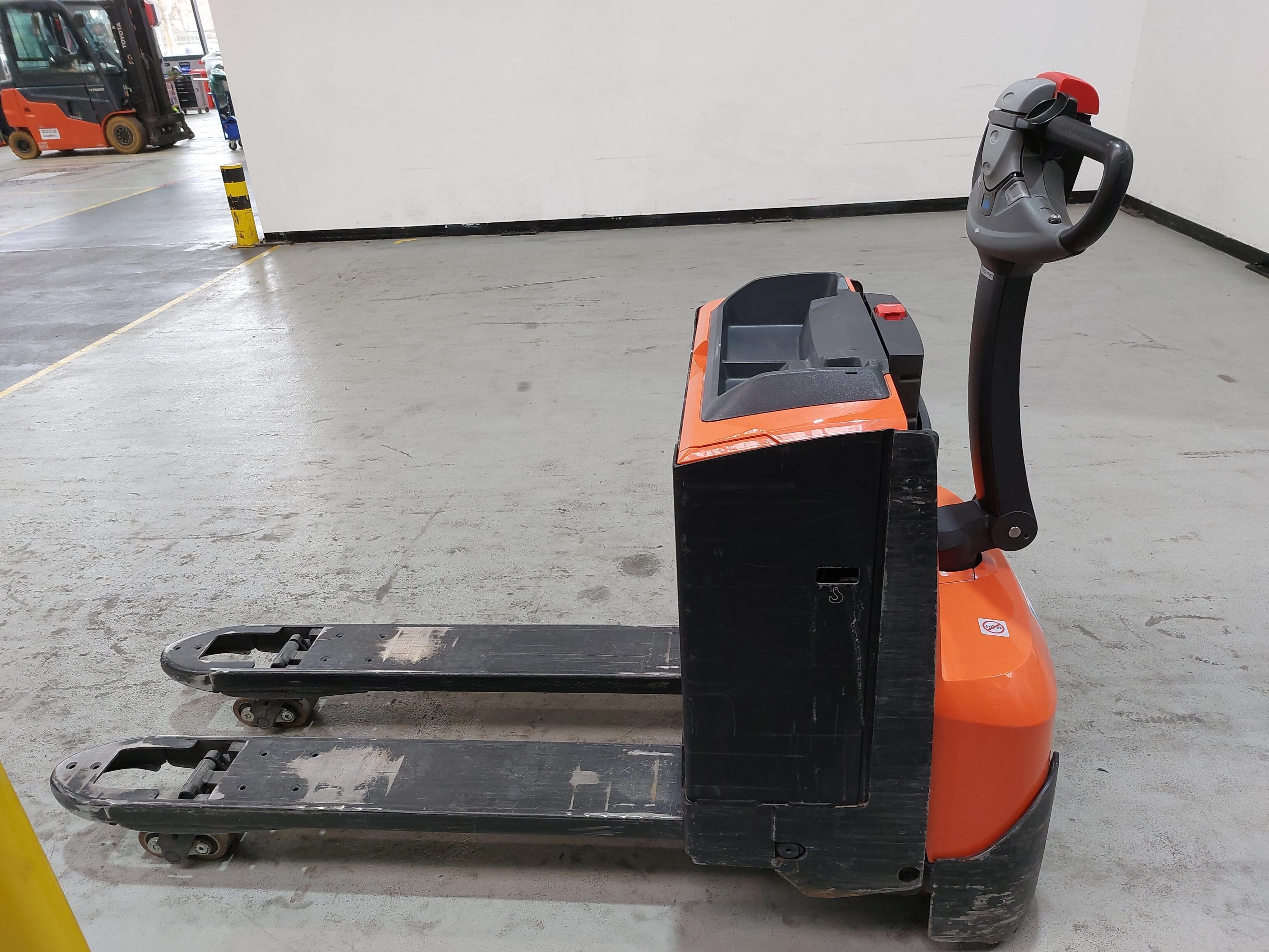 Elektrischer Niederhubwagen Toyota LWE200 (BJ: 2024)