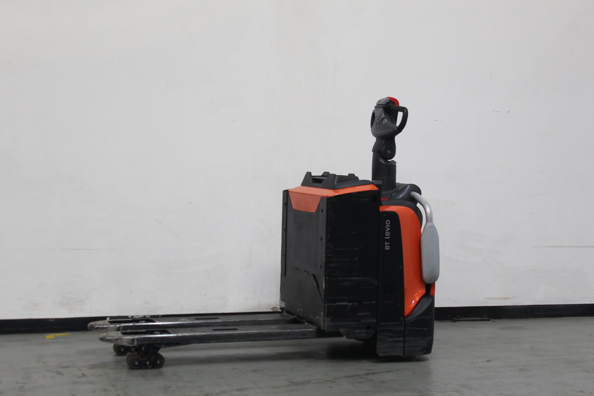 Elektrischer Niederhubwagen Toyota LPE200 (BJ: 2024)