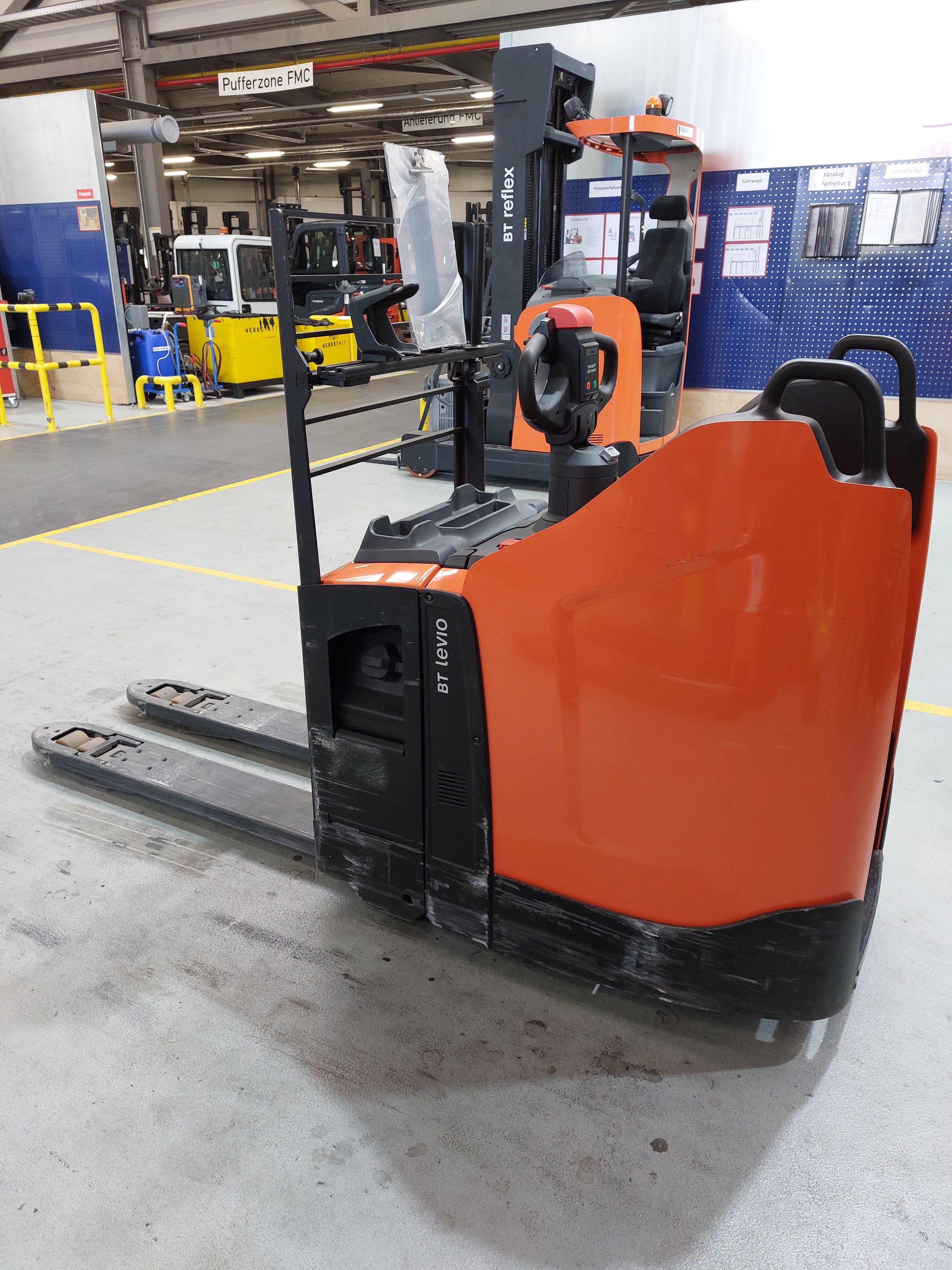 Elektrischer Niederhubwagen Toyota LPE250 (BJ: 2024)