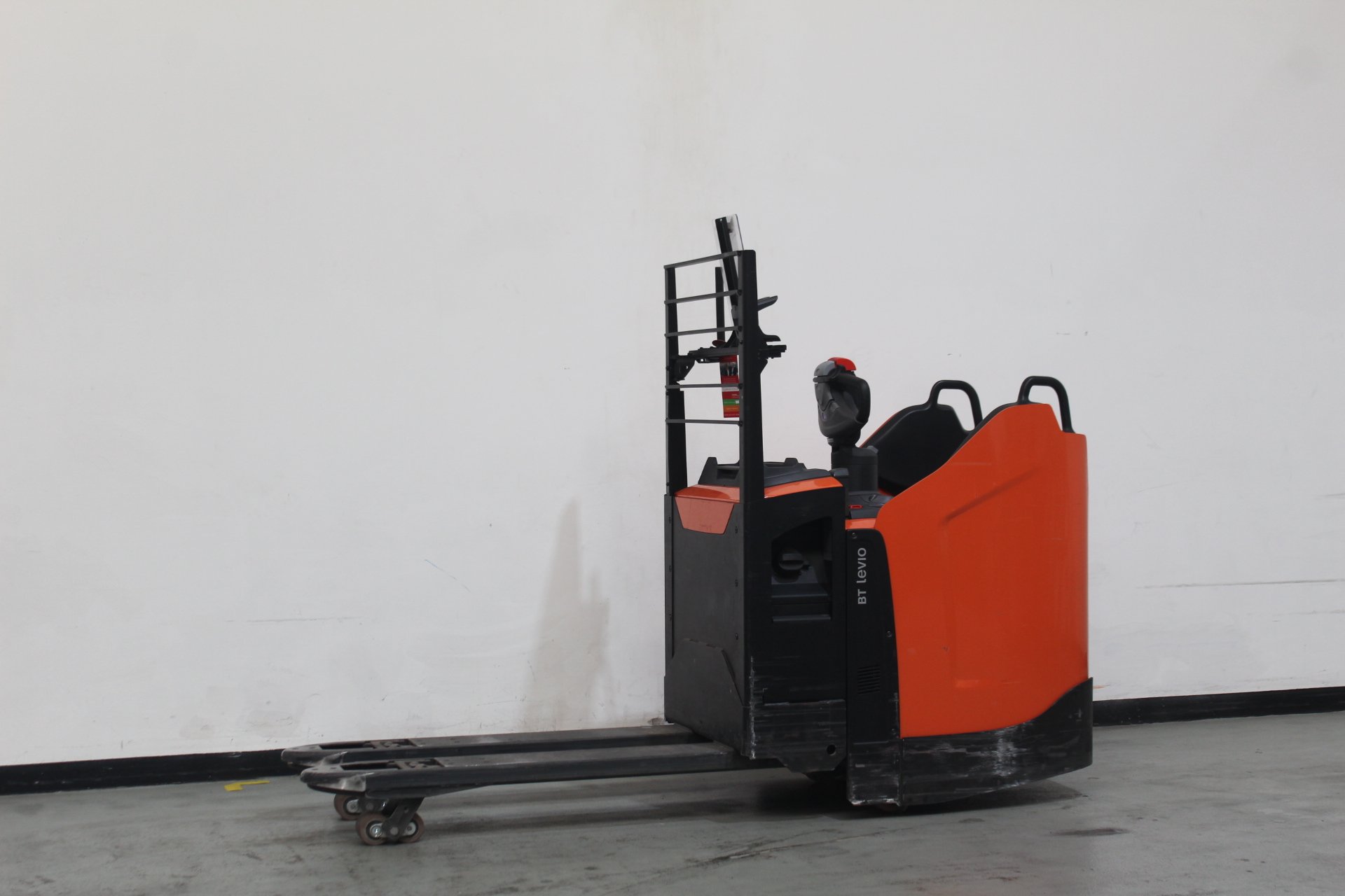 Elektrischer Niederhubwagen Toyota LPE250 (BJ: 2024)