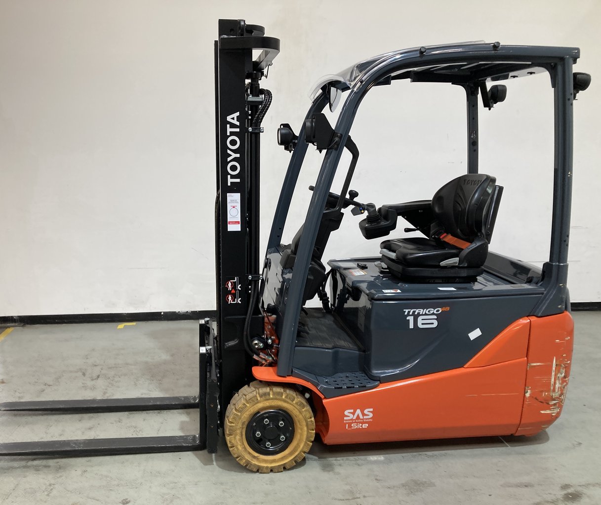Elektro 3 Rad-Stapler Toyota 8FBE16T (BJ: 2024)