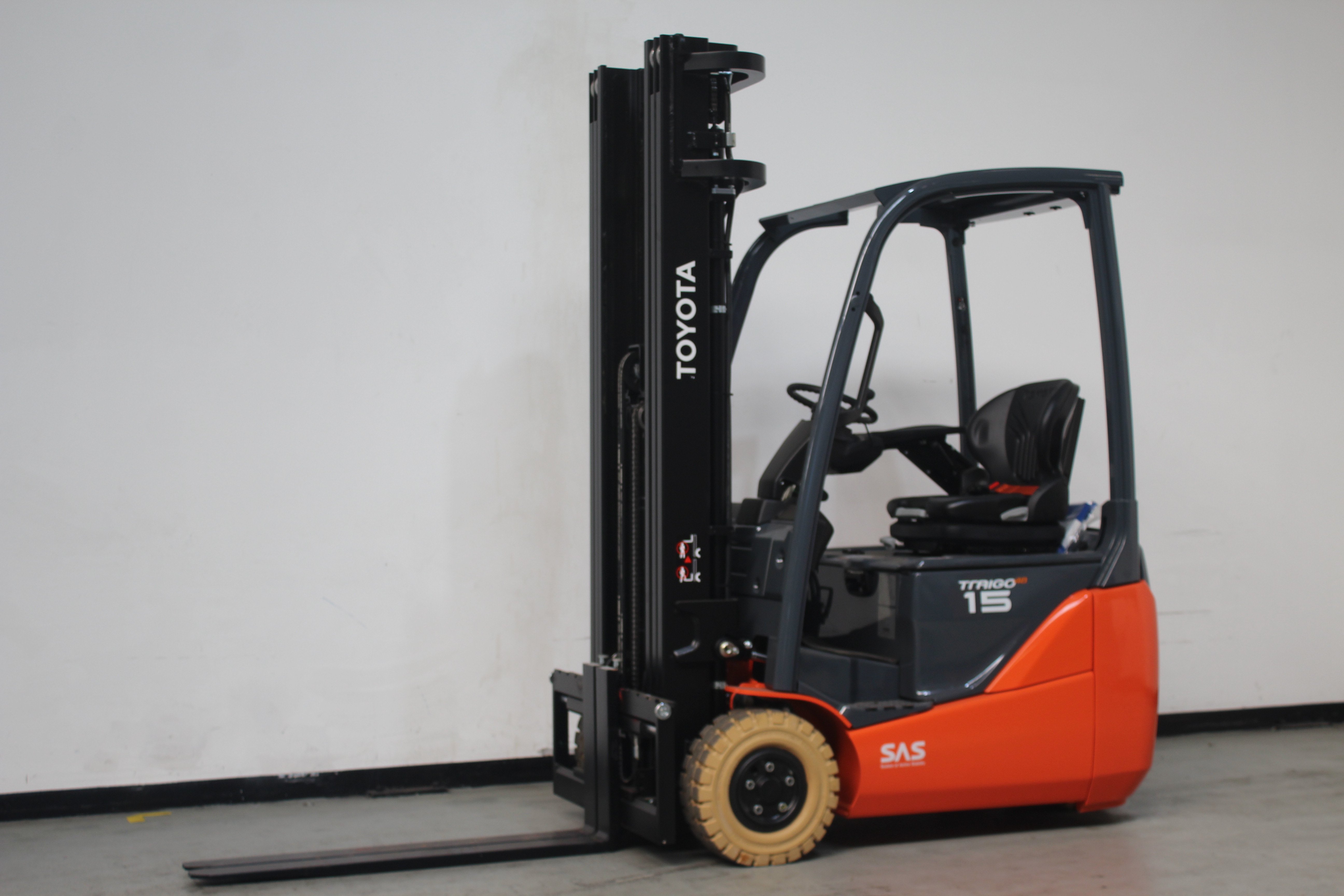 Elektro 3 Rad-Stapler Toyota 8FBE15T (BJ: 2024)