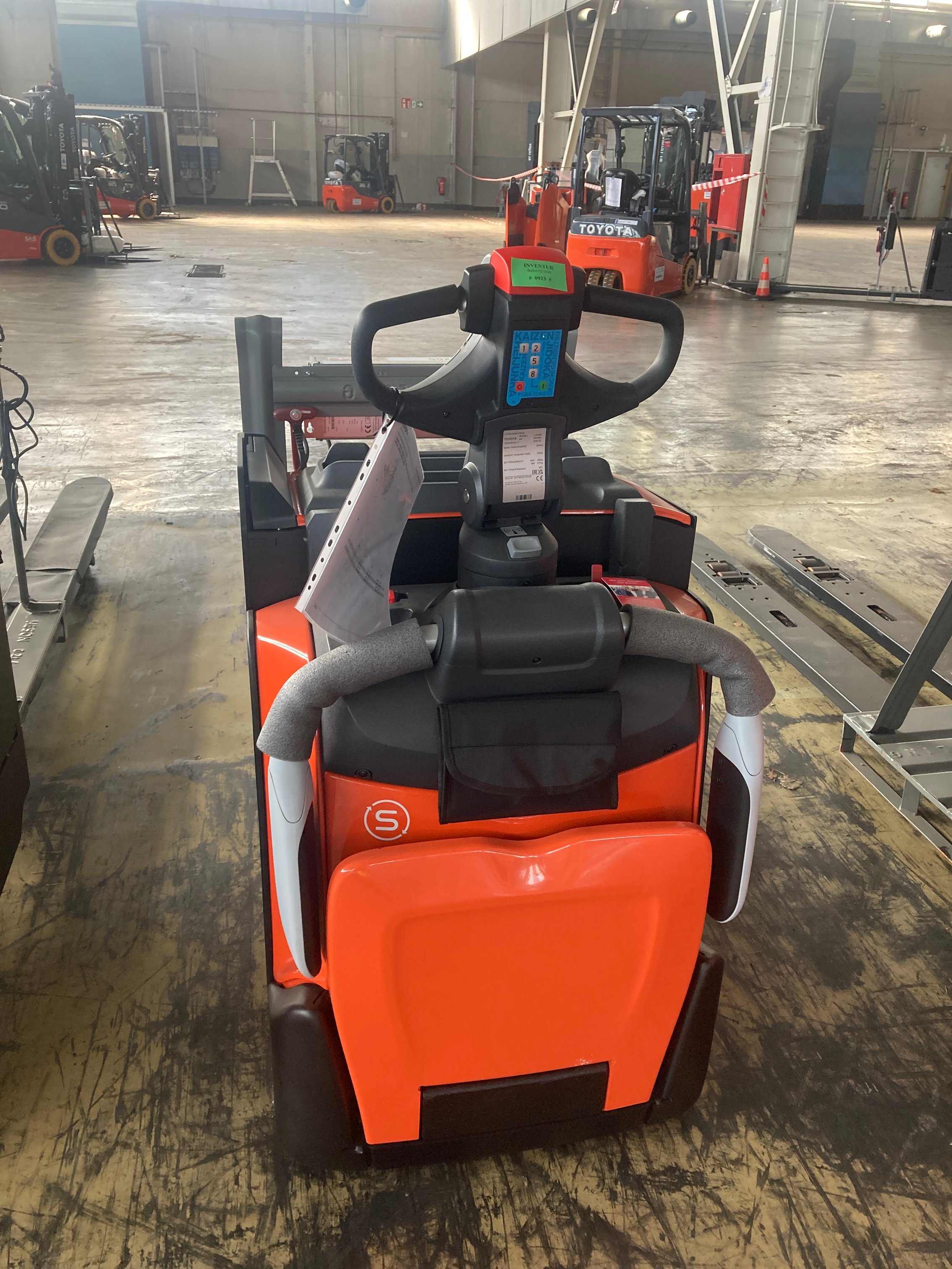 Elektrischer Niederhubwagen Toyota LPE220 (BJ: 2024)