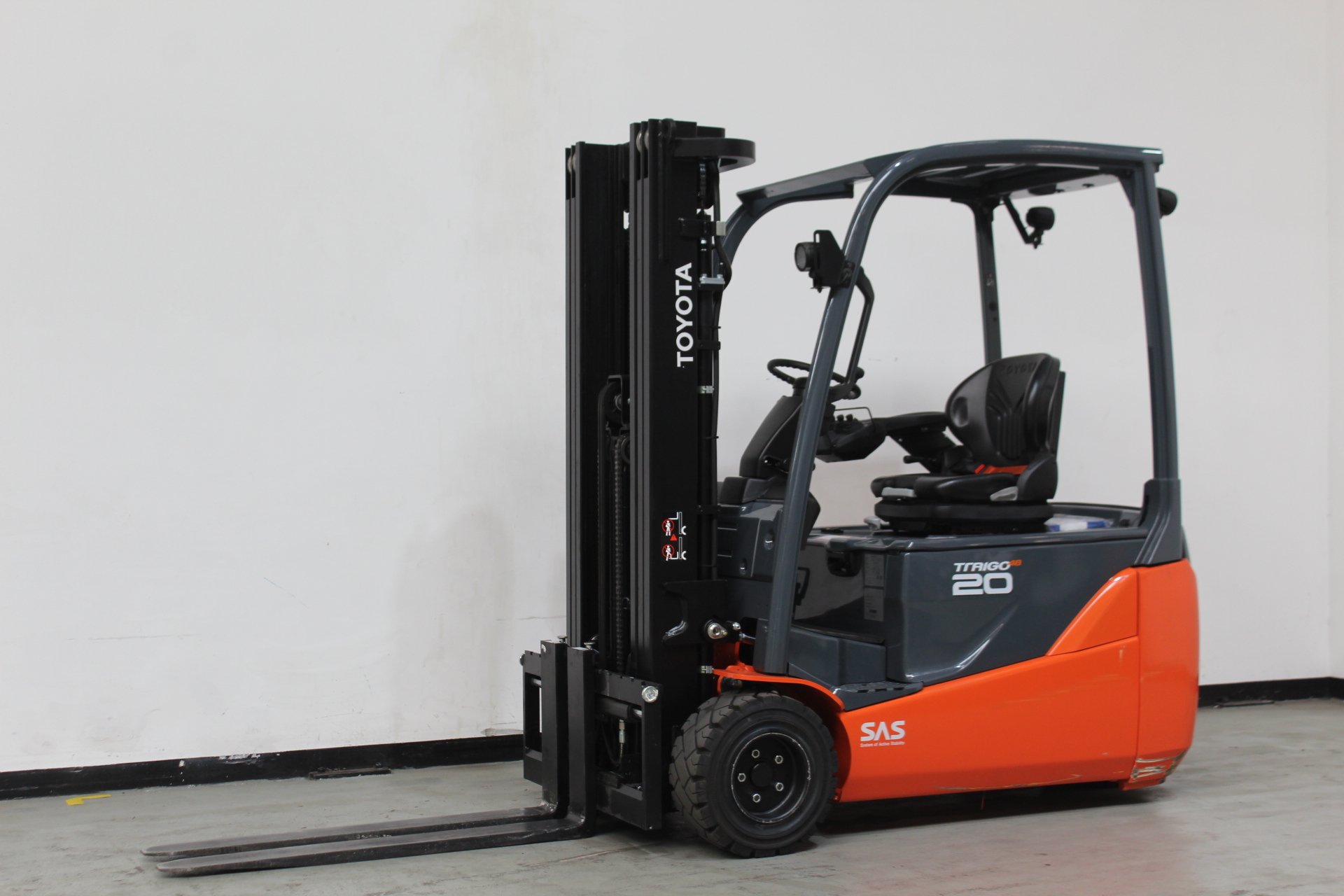 Elektro 3 Rad-Stapler Toyota 8FBE20T (BJ: 2024)