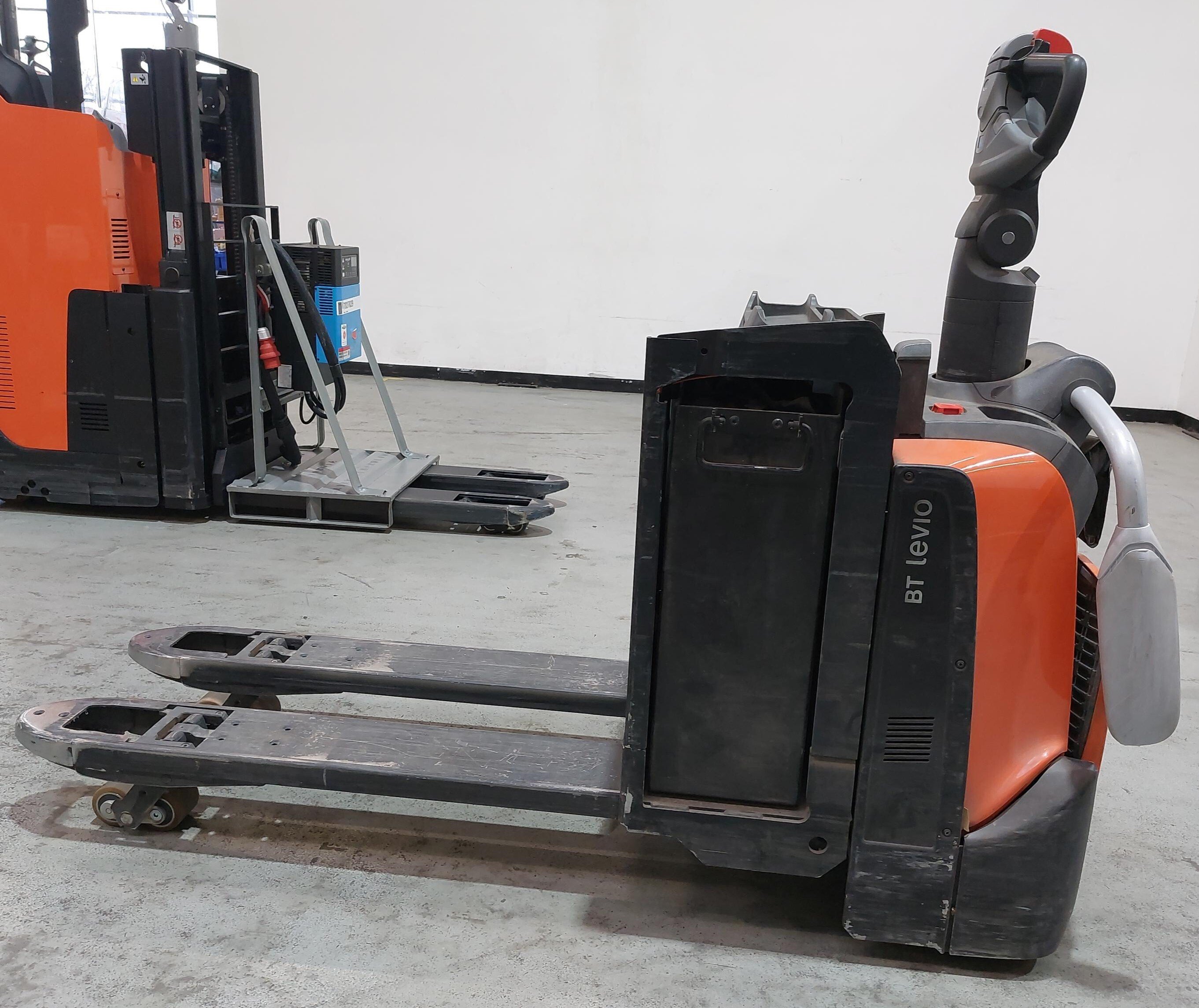 Elektrischer Niederhubwagen Toyota LPE220 (BJ: 2024)