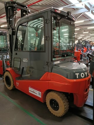 Elektro 4 Rad-Stapler Toyota 8FBMT50 (BJ: 2024)