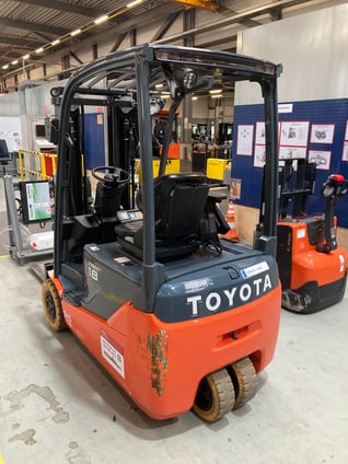 Elektro 3 Rad-Stapler Toyota 8FBE18T (BJ: 2024)