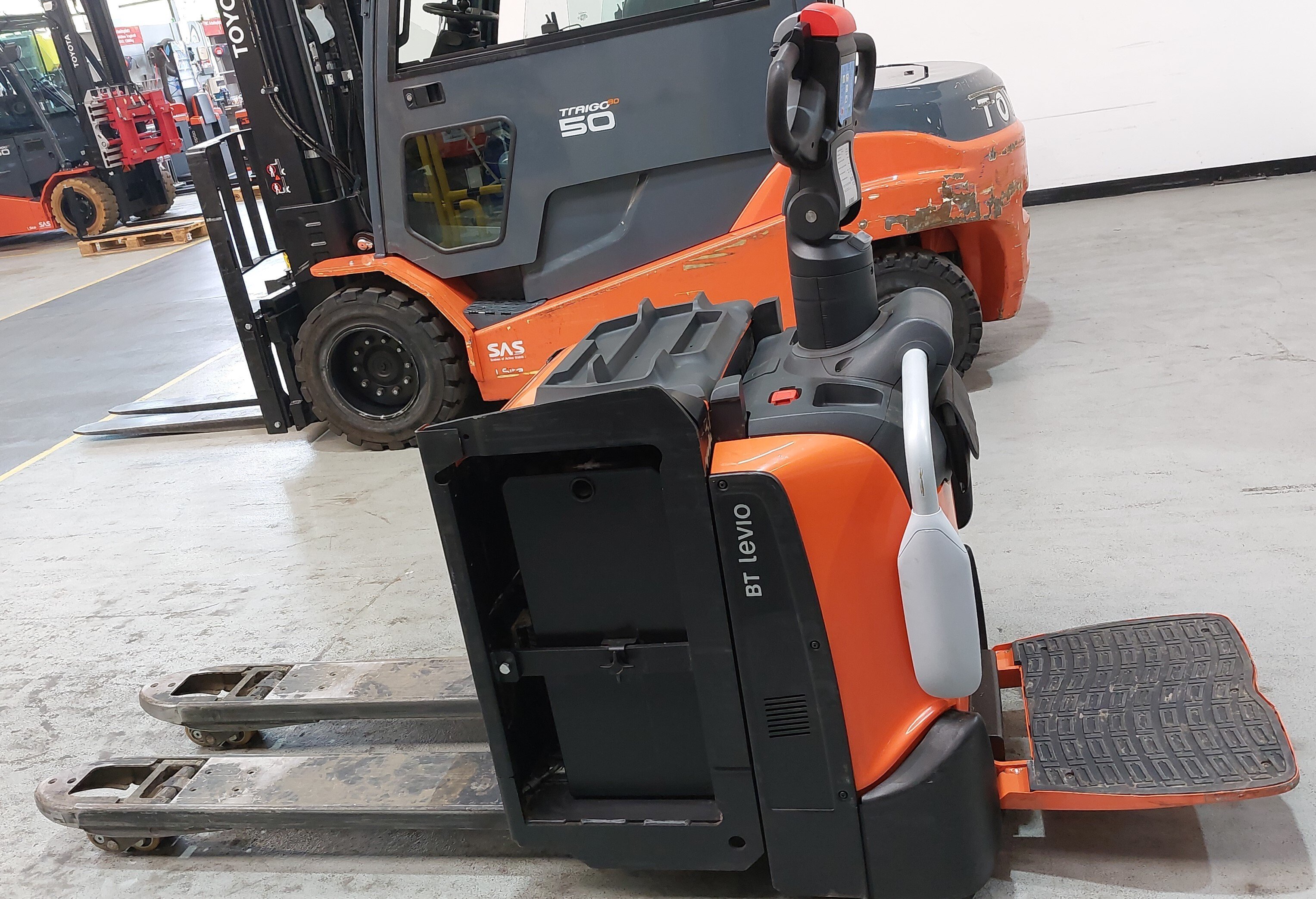 Elektrischer Niederhubwagen Toyota LPE220 (BJ: 2024)