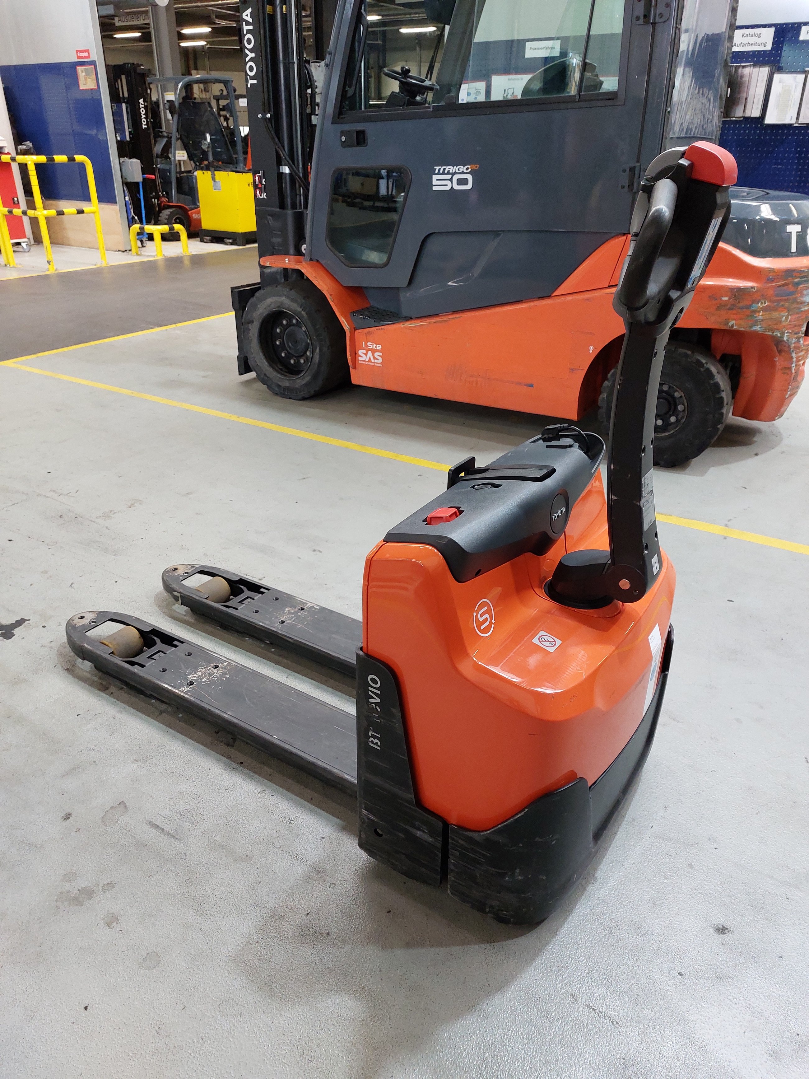 Elektrischer Niederhubwagen Toyota LWI160 (BJ: 2024)