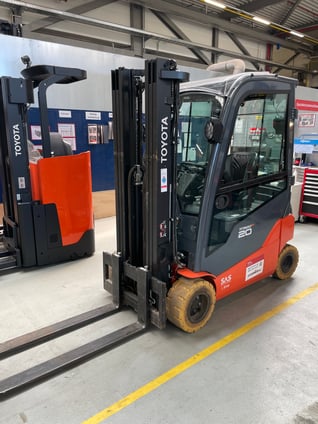 Elektro 4 Rad-Stapler Toyota 8FBM20T (BJ: 2024)