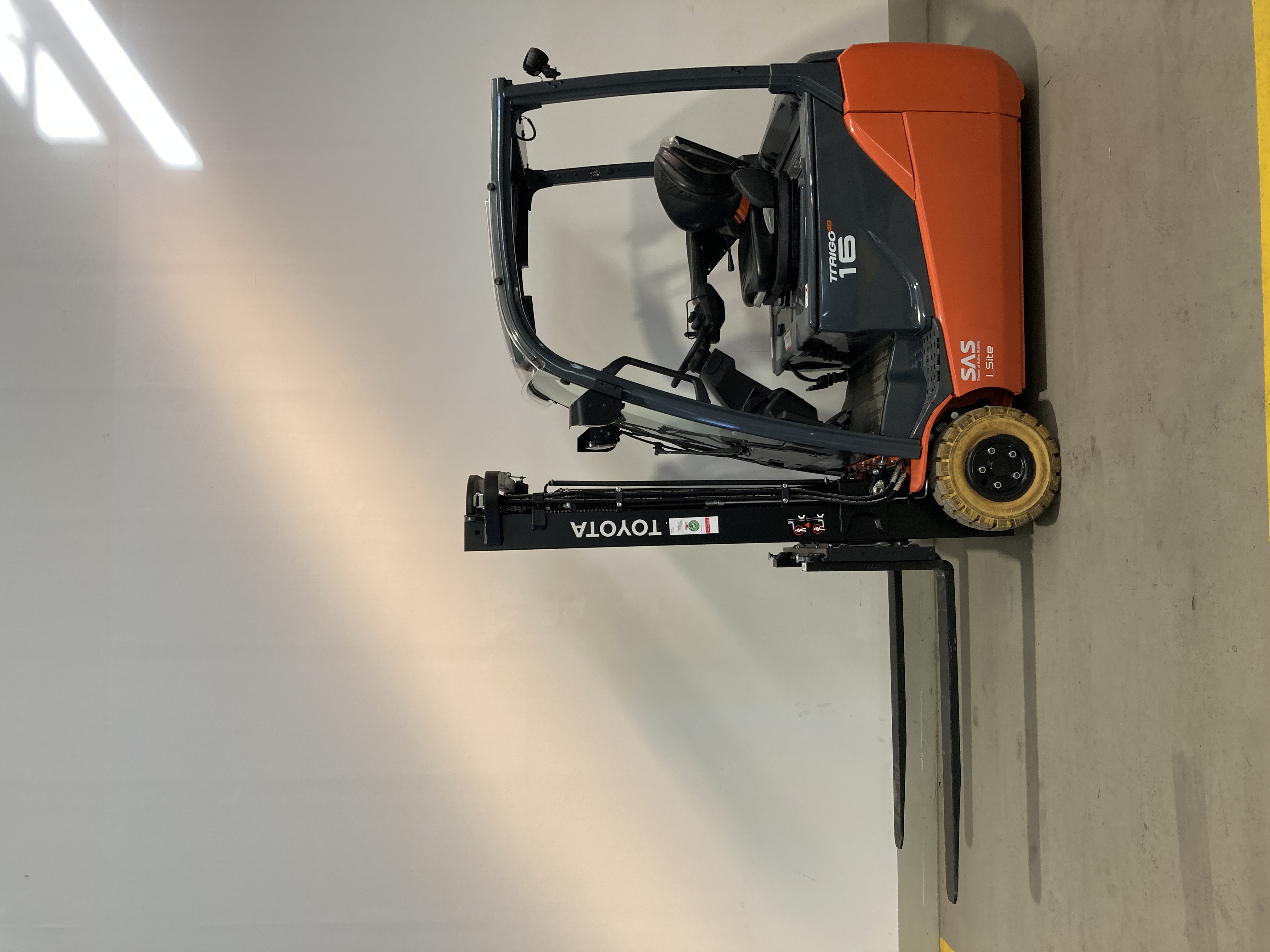 Elektro 3 Rad-Stapler Toyota 8FBE16T (BJ: 2024)