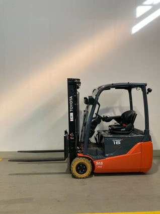 Elektro 3 Rad-Stapler Toyota 8FBE16T (BJ: 2024)