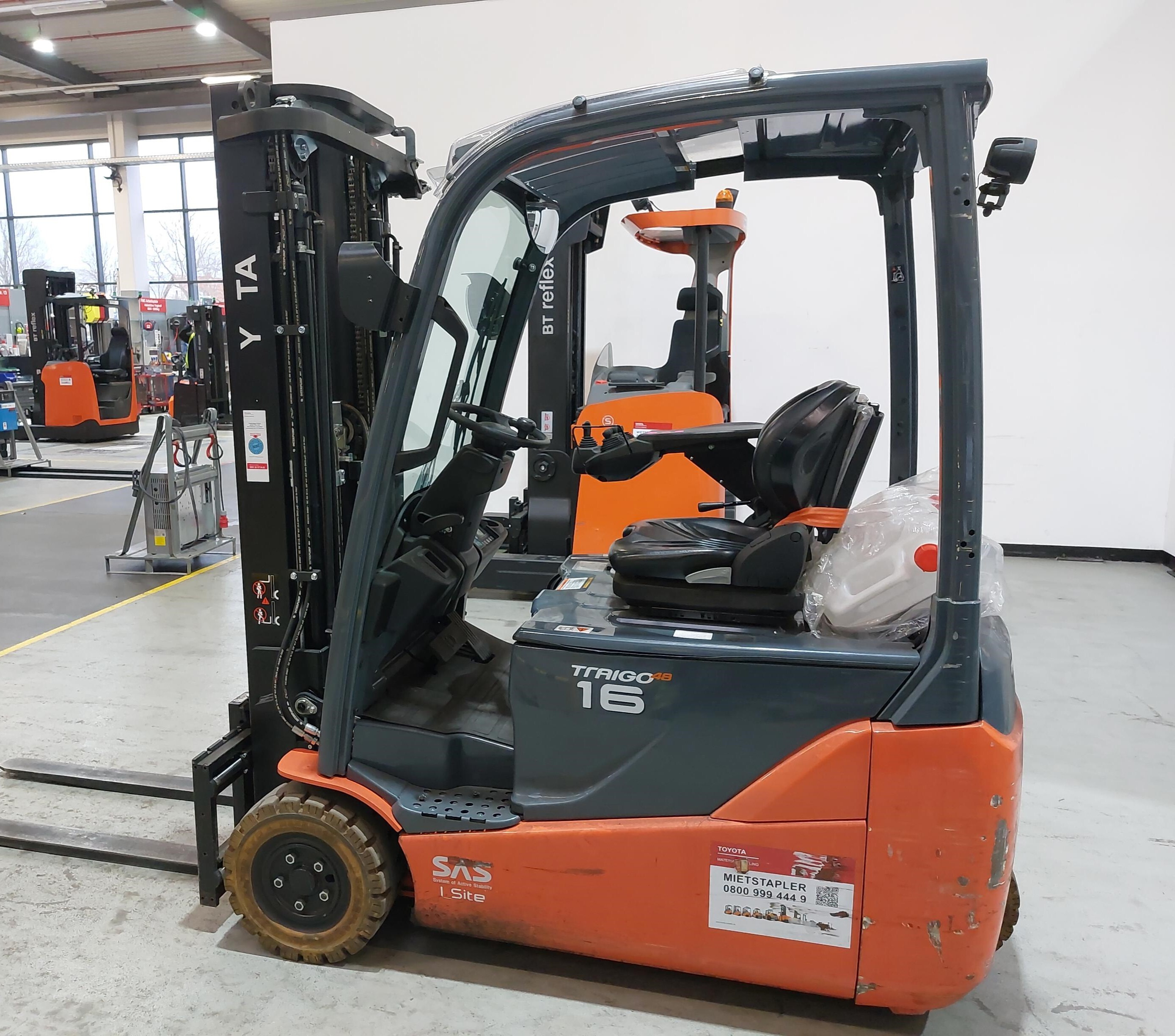 Elektro 3 Rad-Stapler Toyota 8FBE16T (BJ: 2024)