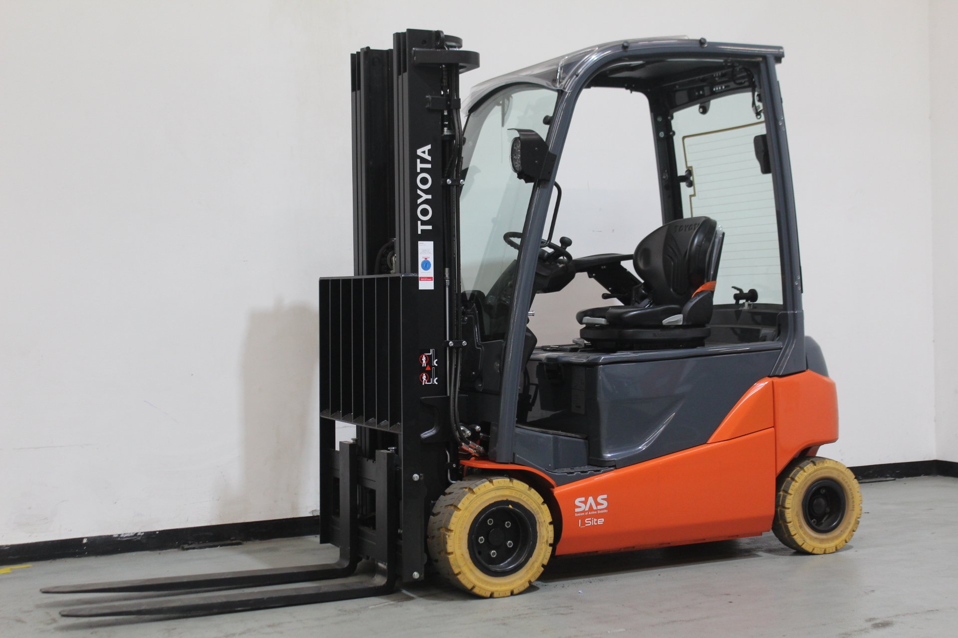 Elektro 4 Rad-Stapler Toyota 8FBM20T (BJ: 2024)