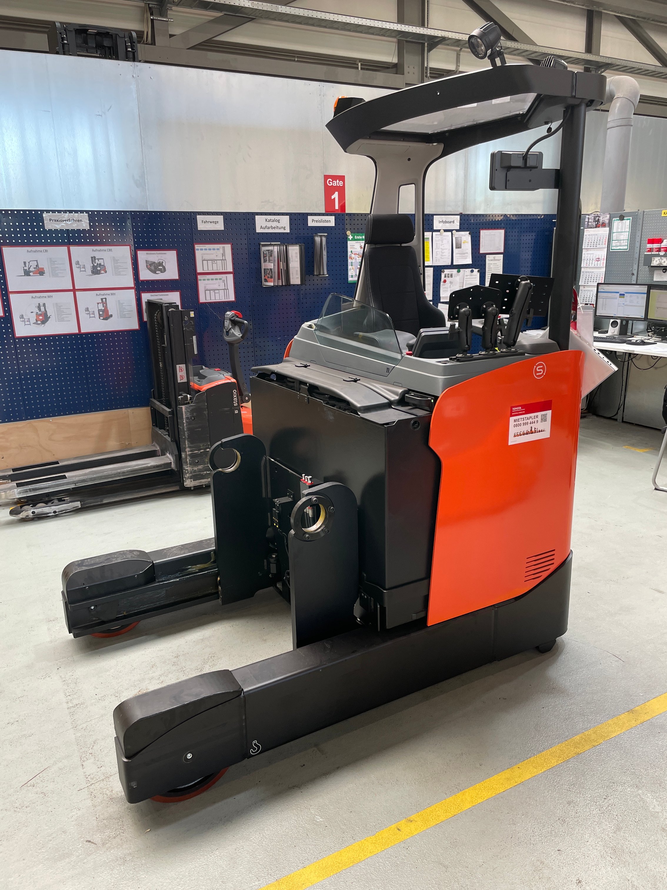 Schubmaststapler Toyota RRE250H (BJ: 2024)
