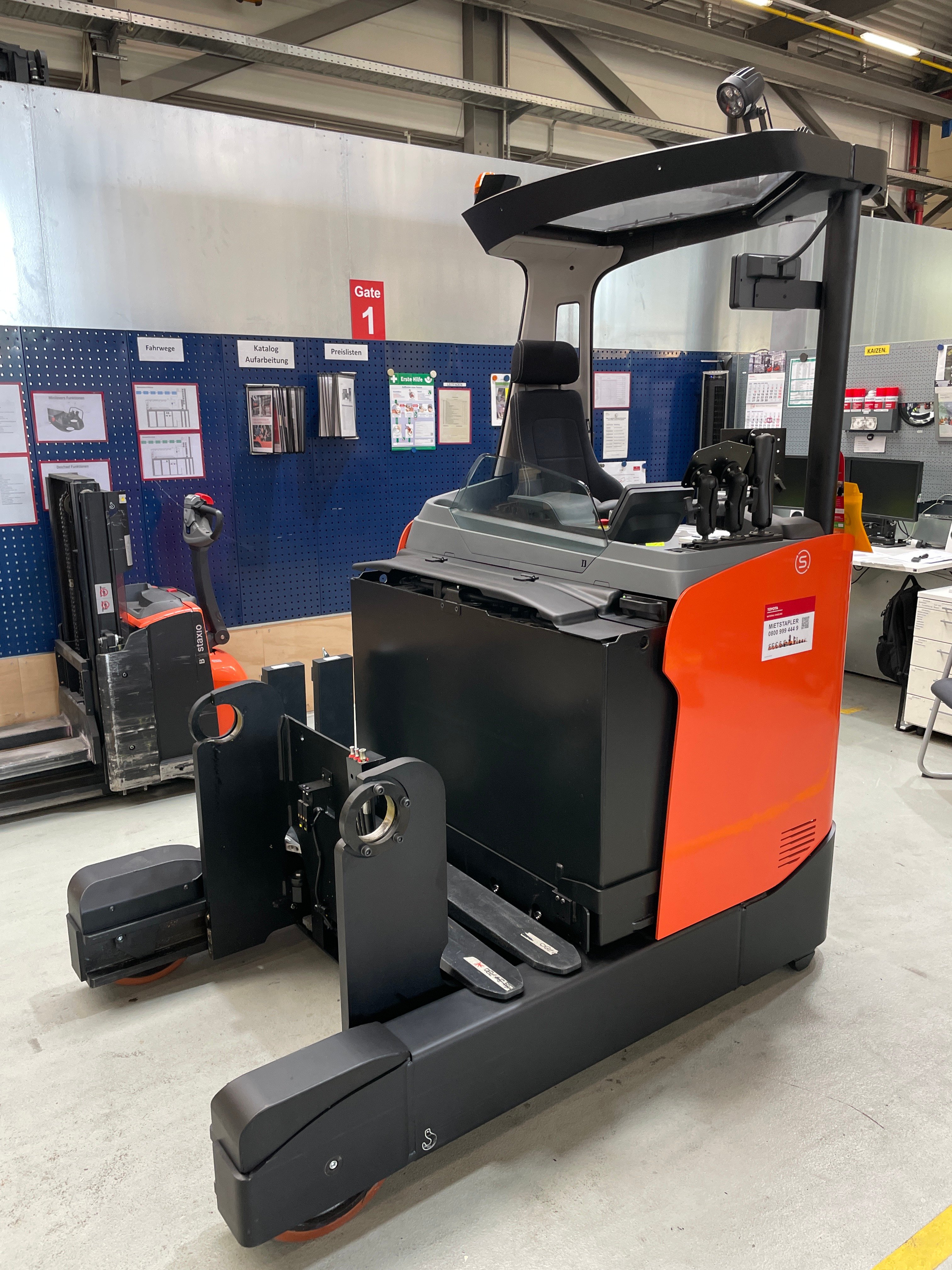 Schubmaststapler Toyota RRE250H (BJ: 2024)