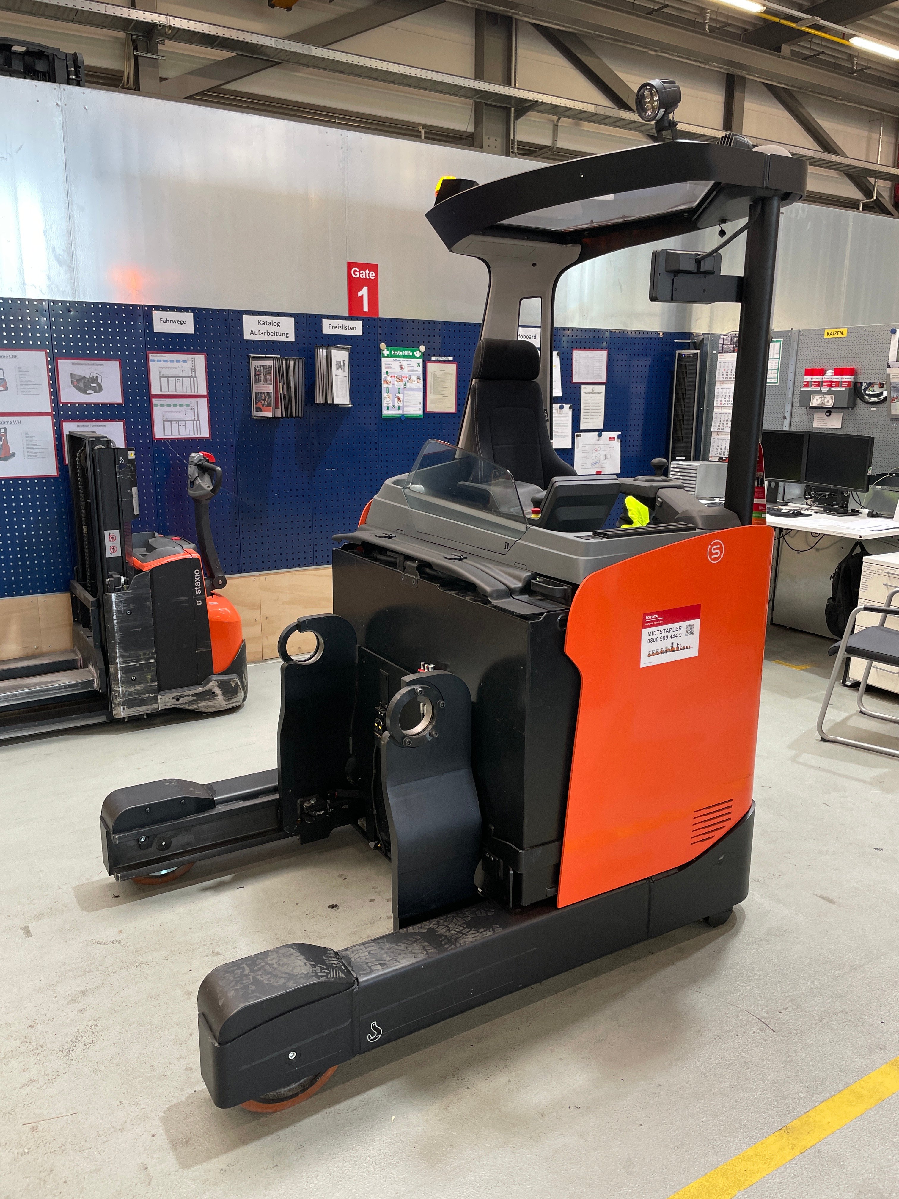 Schubmaststapler Toyota RRE160H (BJ: 2024)