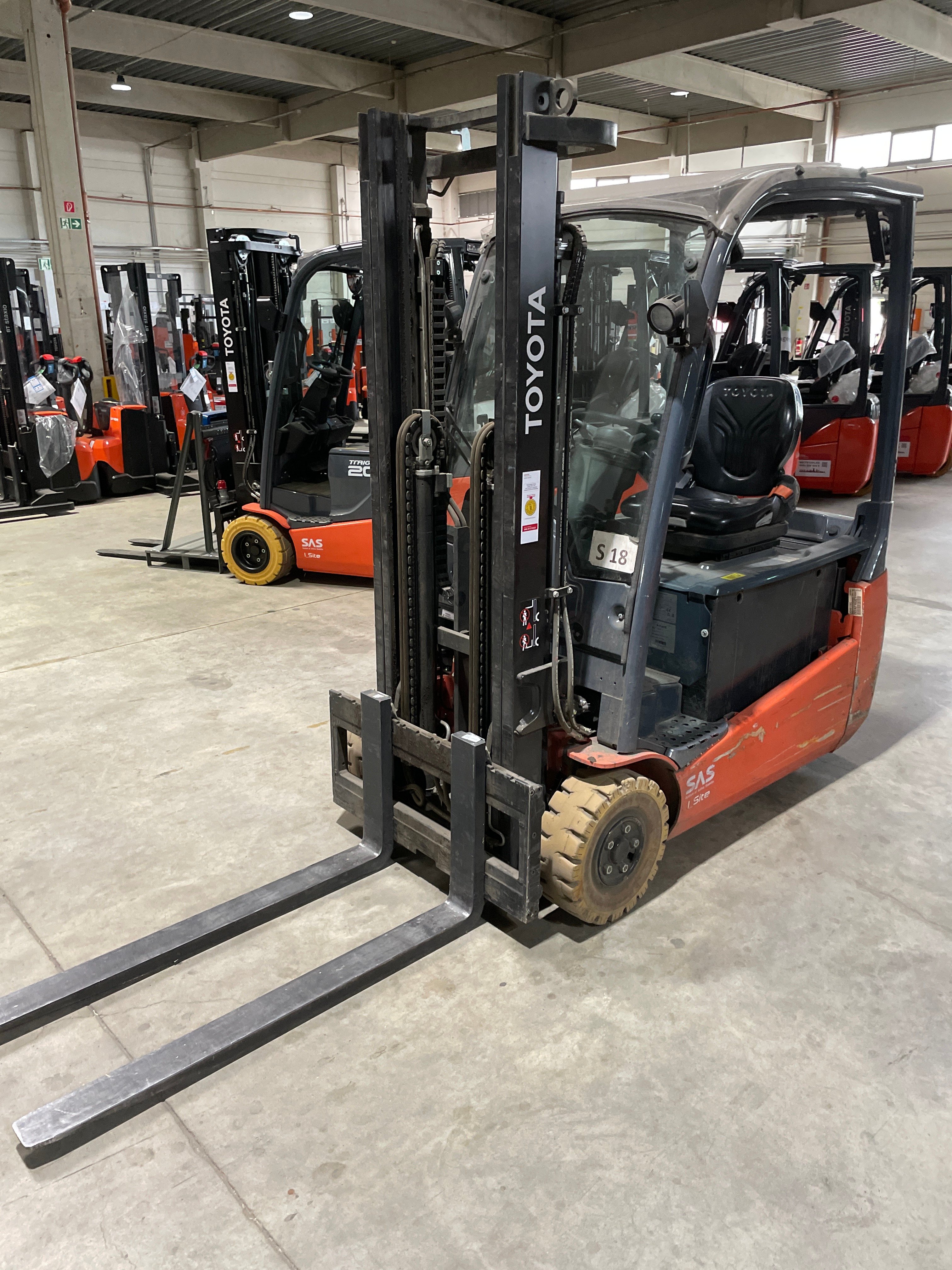 Elektro 3 Rad-Stapler Toyota 8FBE16T (BJ: 2025)
