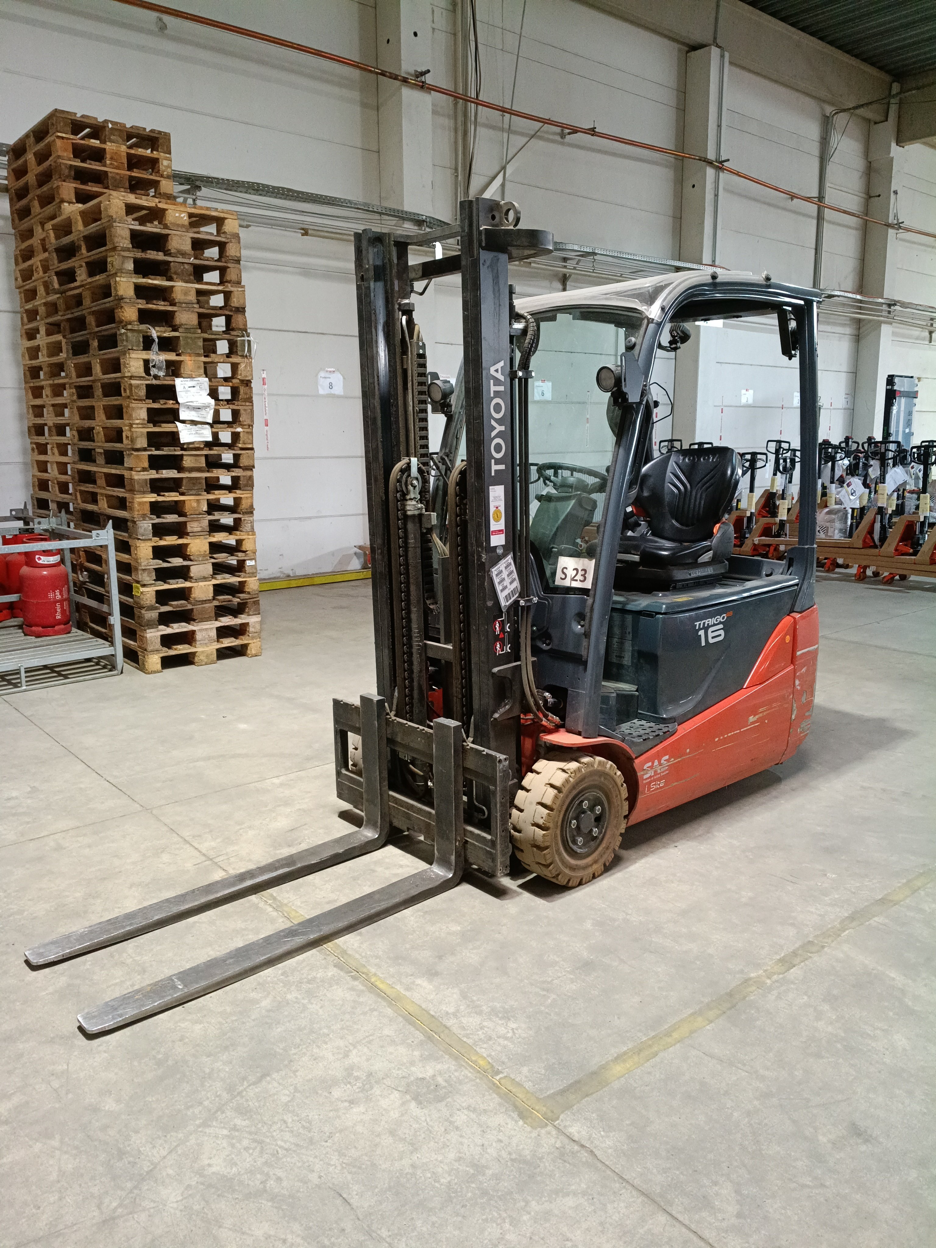 Elektro 3 Rad-Stapler Toyota 8FBE16T (BJ: 2025)