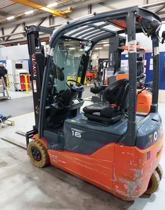 Elektro 3 Rad-Stapler Toyota 8FBE16T (BJ: 2025)