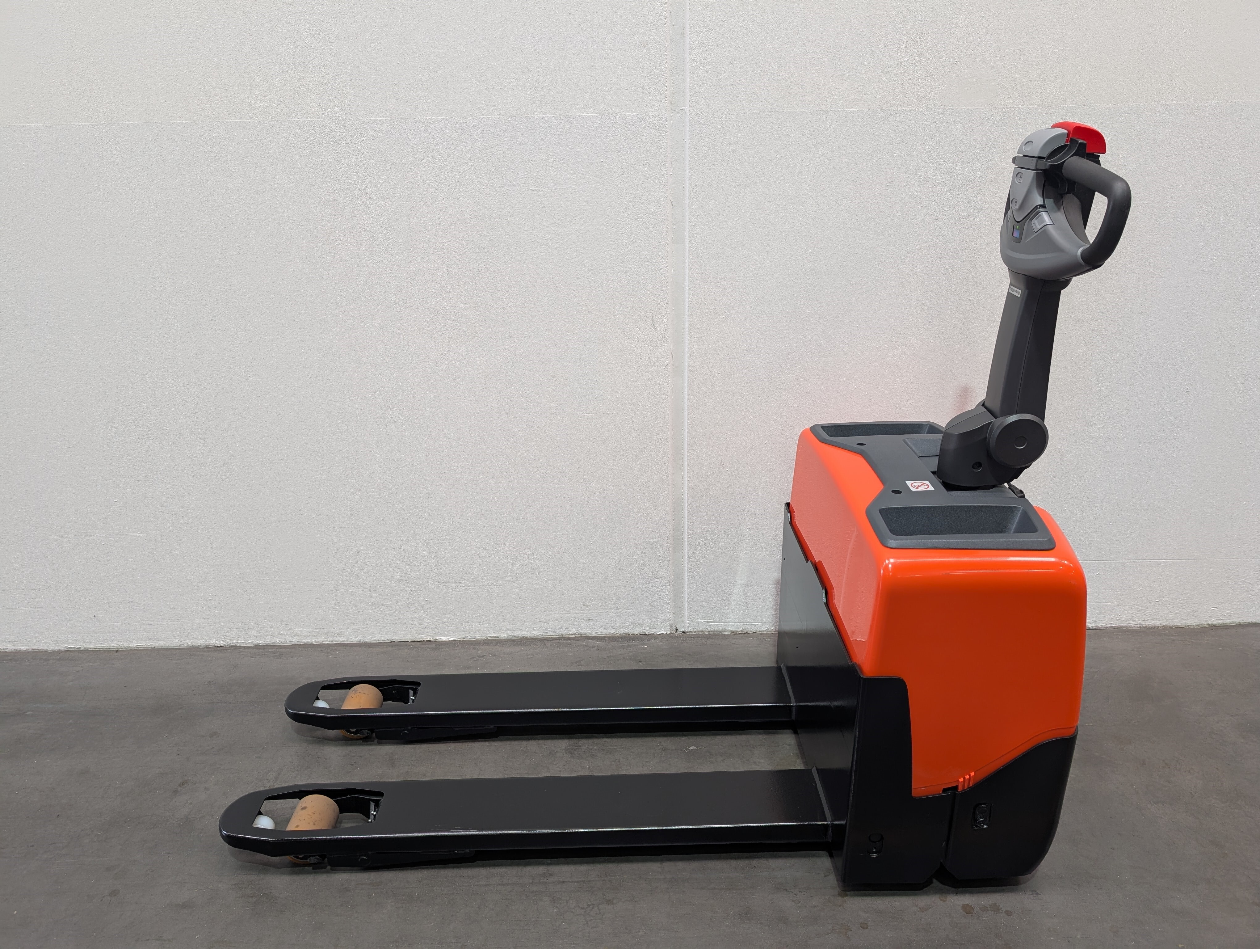 Elektrischer Niederhubwagen Toyota LWE130 (BJ: 2025)